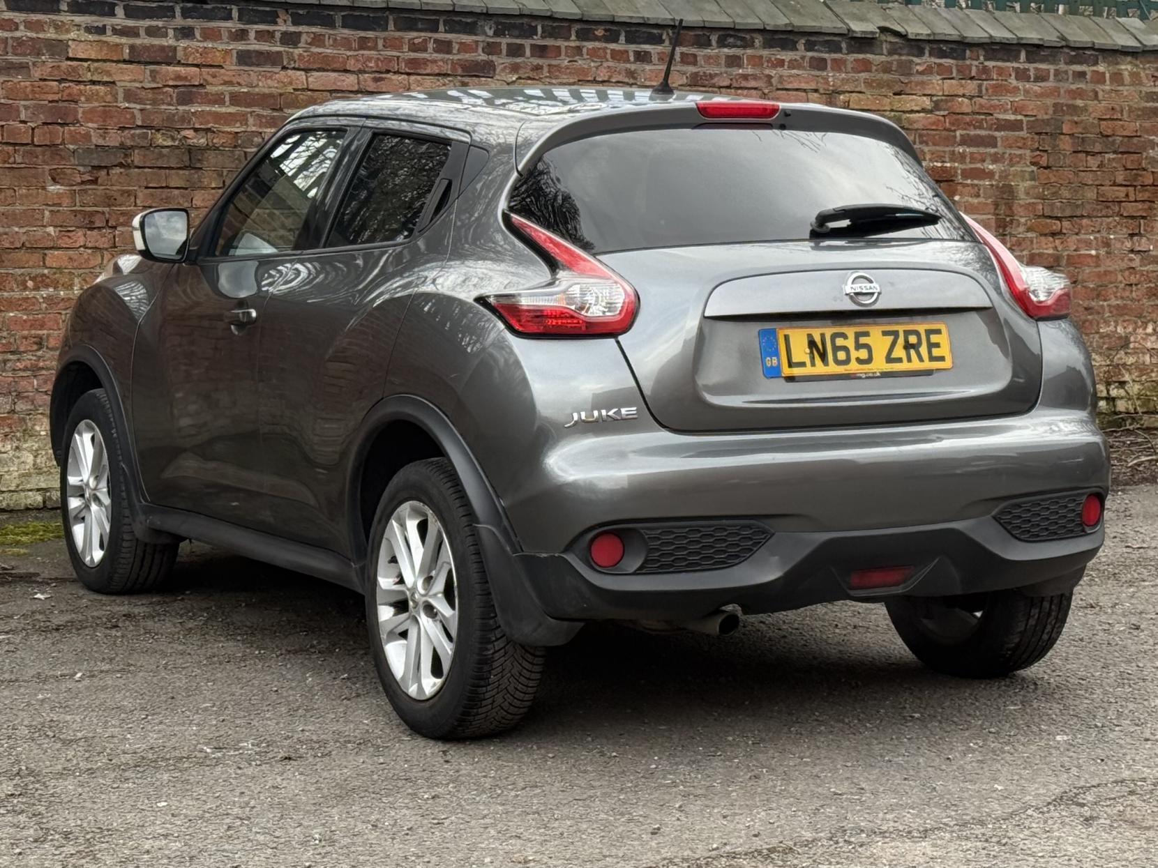 Nissan Juke 1.6 Acenta Premium SUV 5dr Petrol XTRON Euro 5 (117 ps)