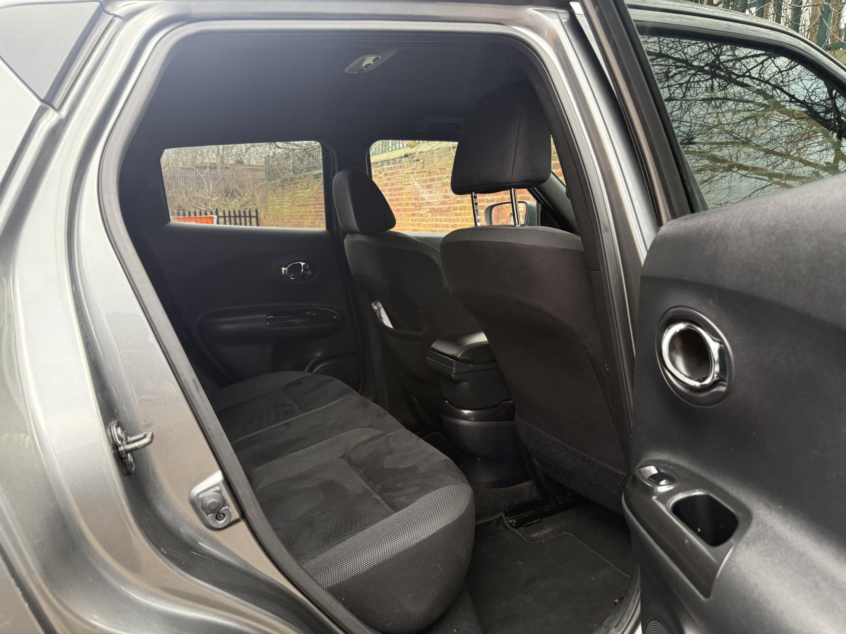 Nissan Juke 1.6 Acenta Premium SUV 5dr Petrol XTRON Euro 5 (117 ps)