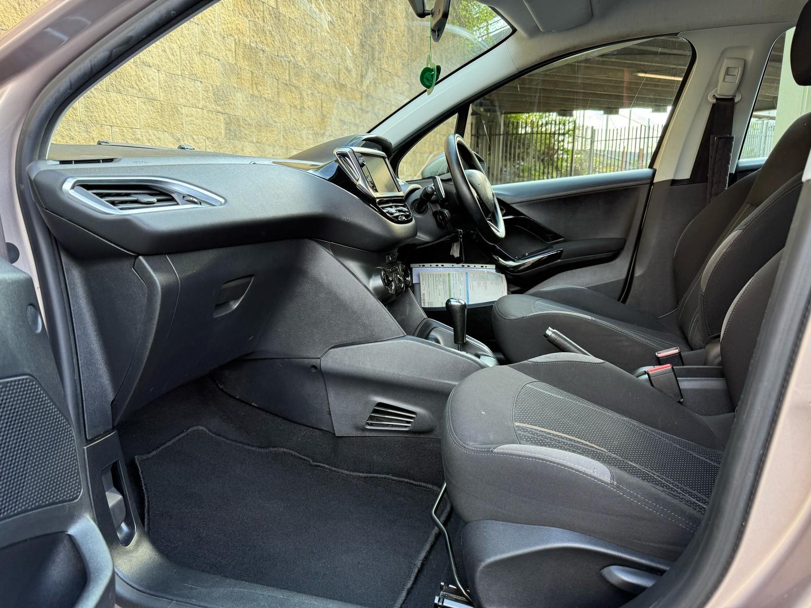 Peugeot 208 1.4 e-HDi Active Hatchback 5dr Diesel EGC Euro 5 (s/s) (70 ps)