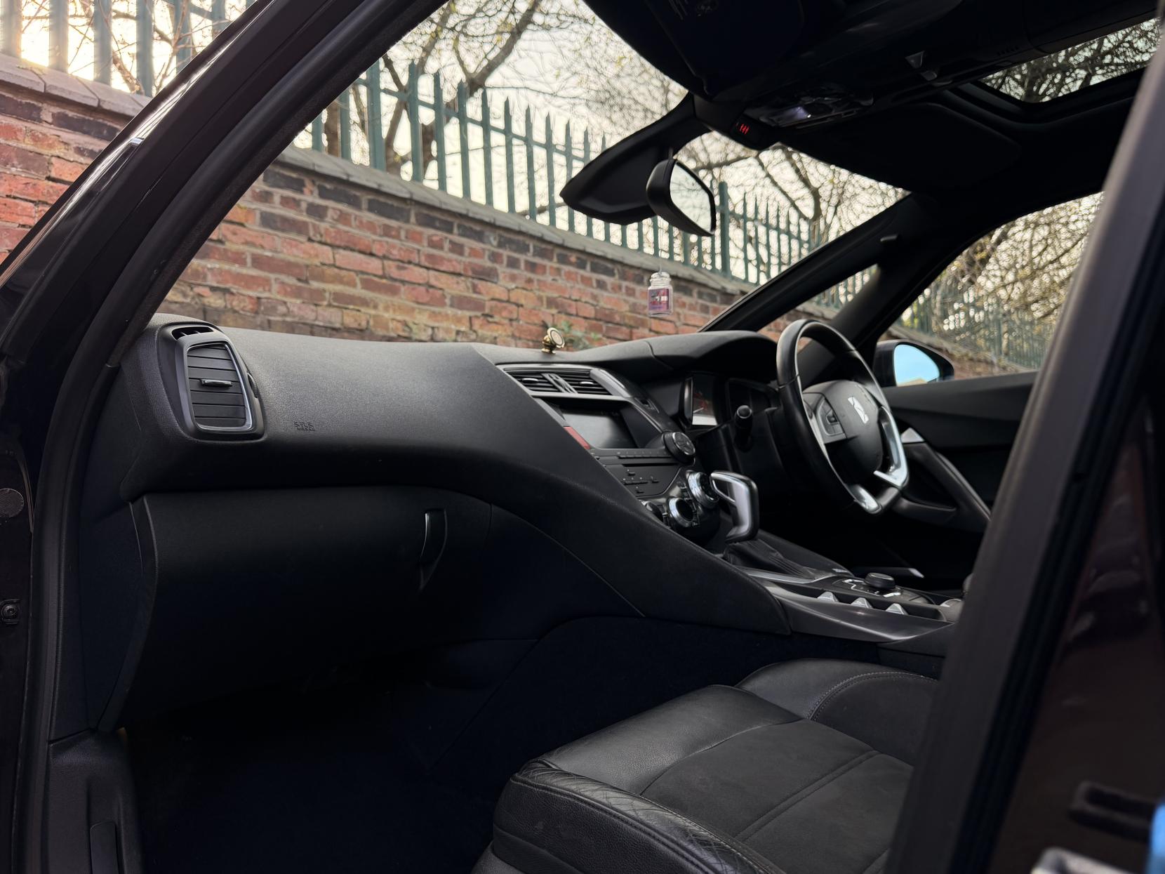 Citroen DS5 2.0 HDi DStyle Hatchback 5dr Diesel Auto Euro 5 (160 ps)