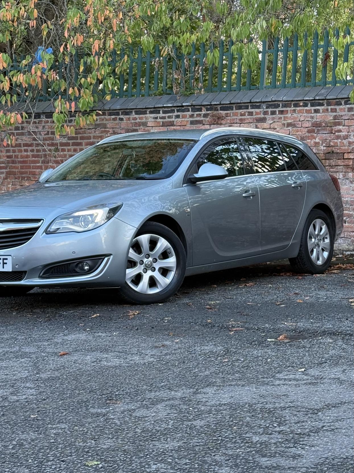 Vauxhall Insignia 2.0 CDTi ecoFLEX SRi Nav Sports Tourer 5dr Diesel Manual Euro 5 (s/s) (140 ps)