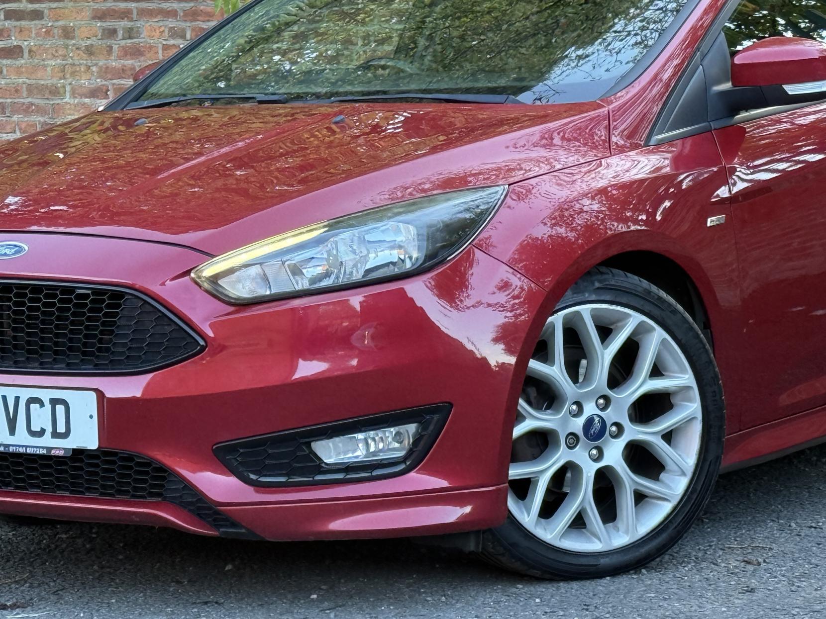 Ford Focus 1.5 TDCi ST-Line Hatchback 5dr Diesel Powershift Euro 6 (s/s) (120 ps)