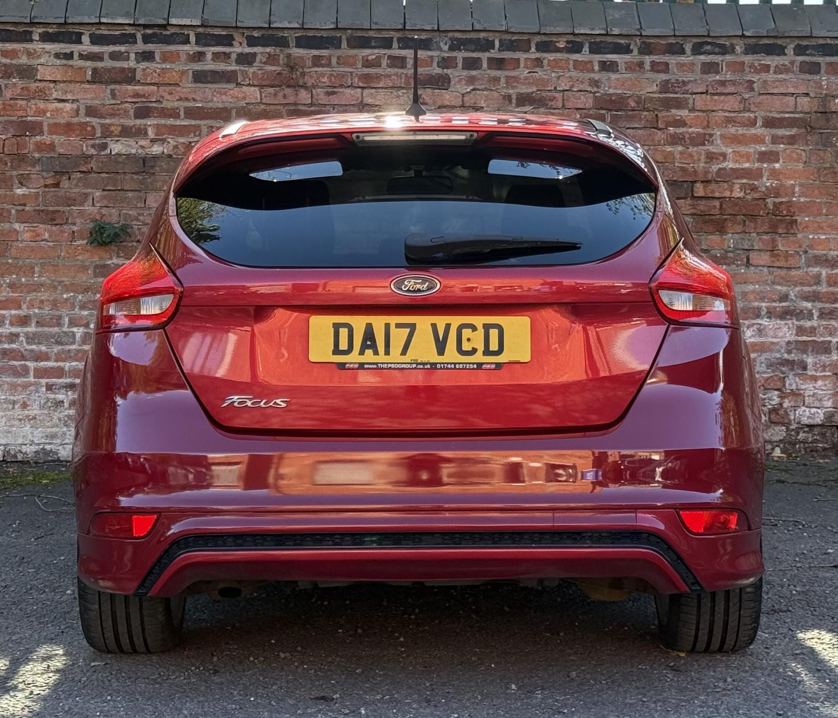 Ford Focus 1.5 TDCi ST-Line Hatchback 5dr Diesel Powershift Euro 6 (s/s) (120 ps)