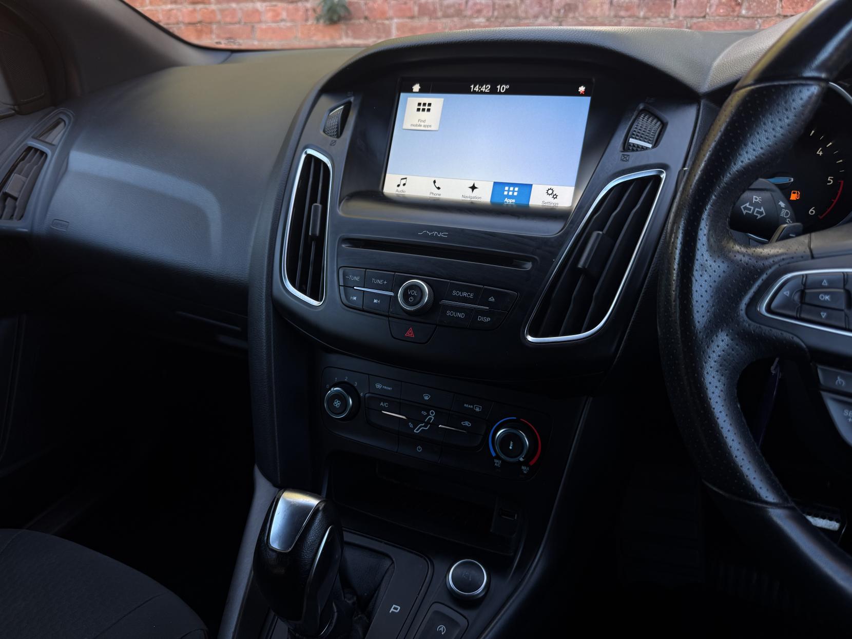 Ford Focus 1.5 TDCi ST-Line Hatchback 5dr Diesel Powershift Euro 6 (s/s) (120 ps)