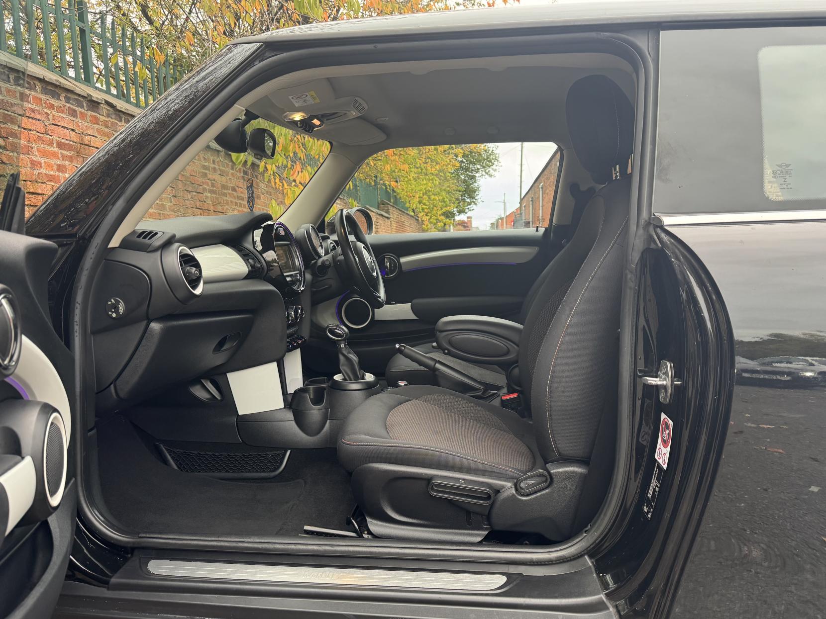 MINI Hatch 1.2 One Hatchback 3dr Petrol Auto Euro 6 (s/s) (102 ps)