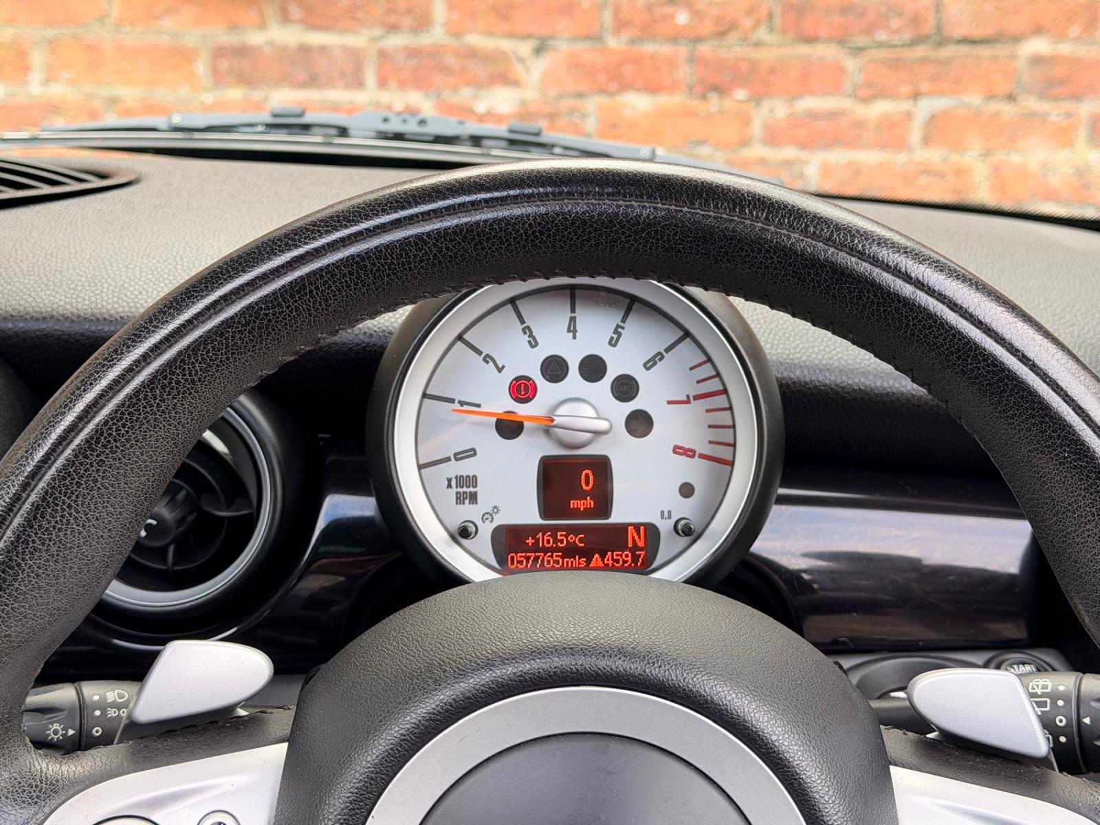 MINI Hatch 1.6 Cooper Hatchback 3dr Petrol Steptronic Euro 4 (120 ps)