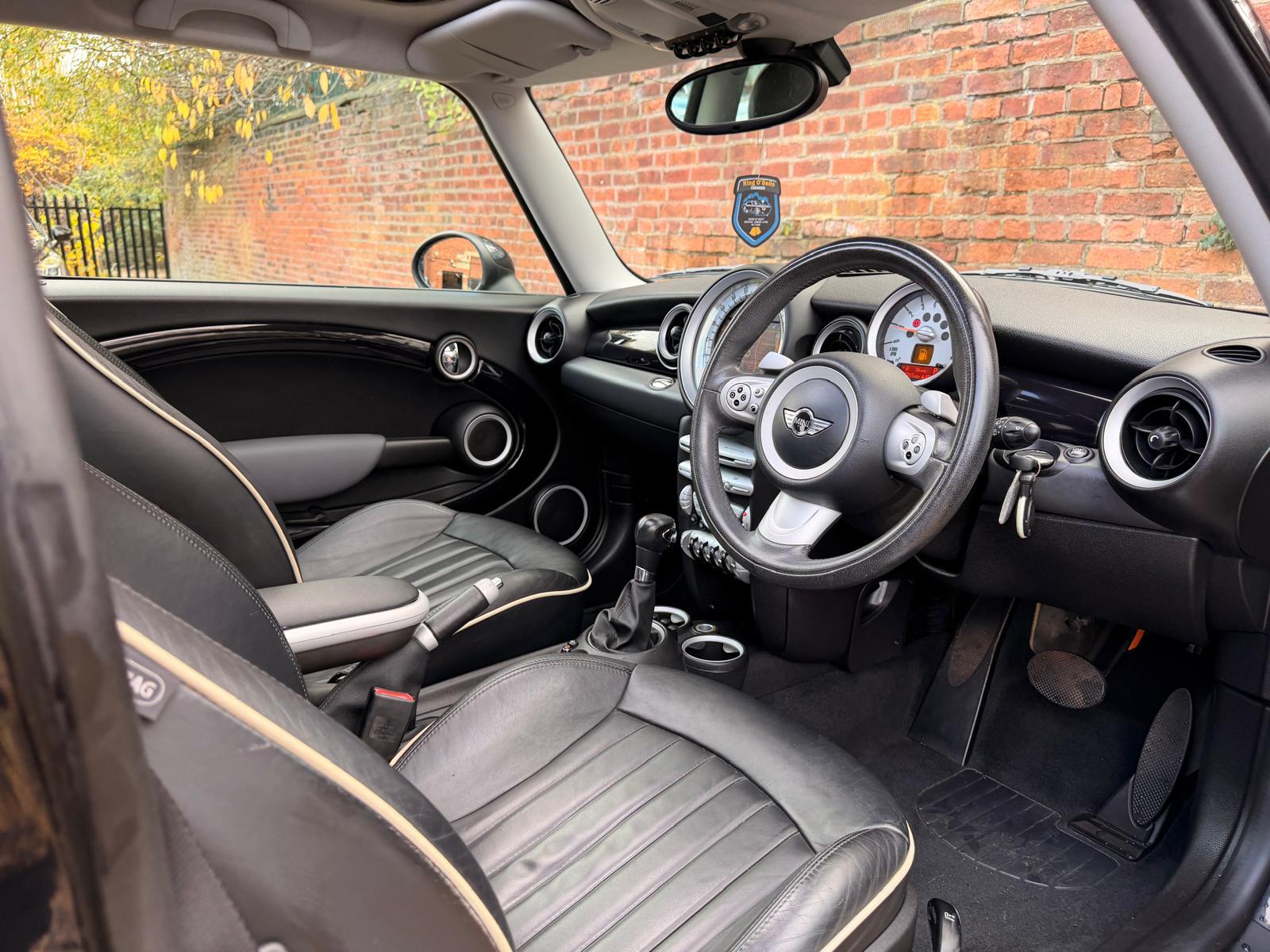 MINI Hatch 1.6 Cooper Hatchback 3dr Petrol Steptronic Euro 4 (120 ps)