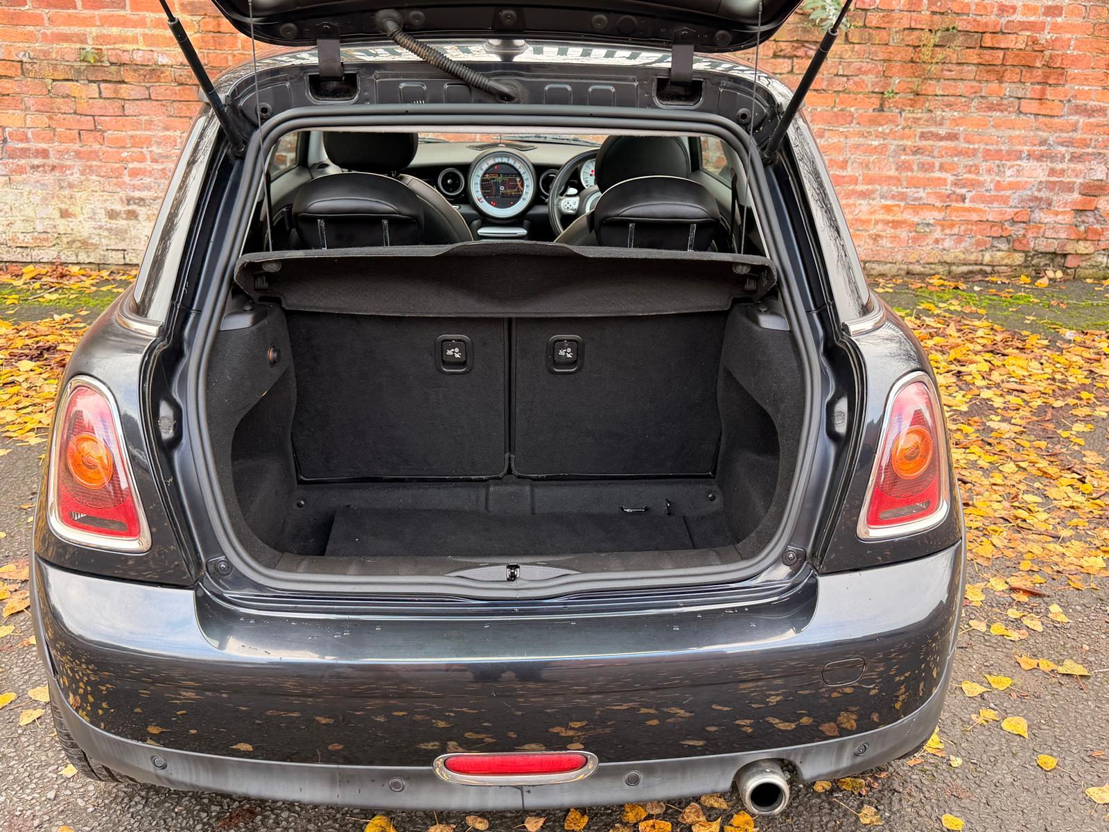 MINI Hatch 1.6 Cooper Hatchback 3dr Petrol Steptronic Euro 4 (120 ps)