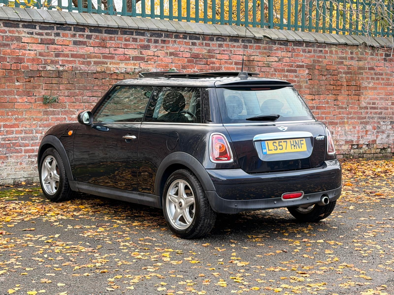 MINI Hatch 1.6 Cooper Hatchback 3dr Petrol Steptronic Euro 4 (120 ps)