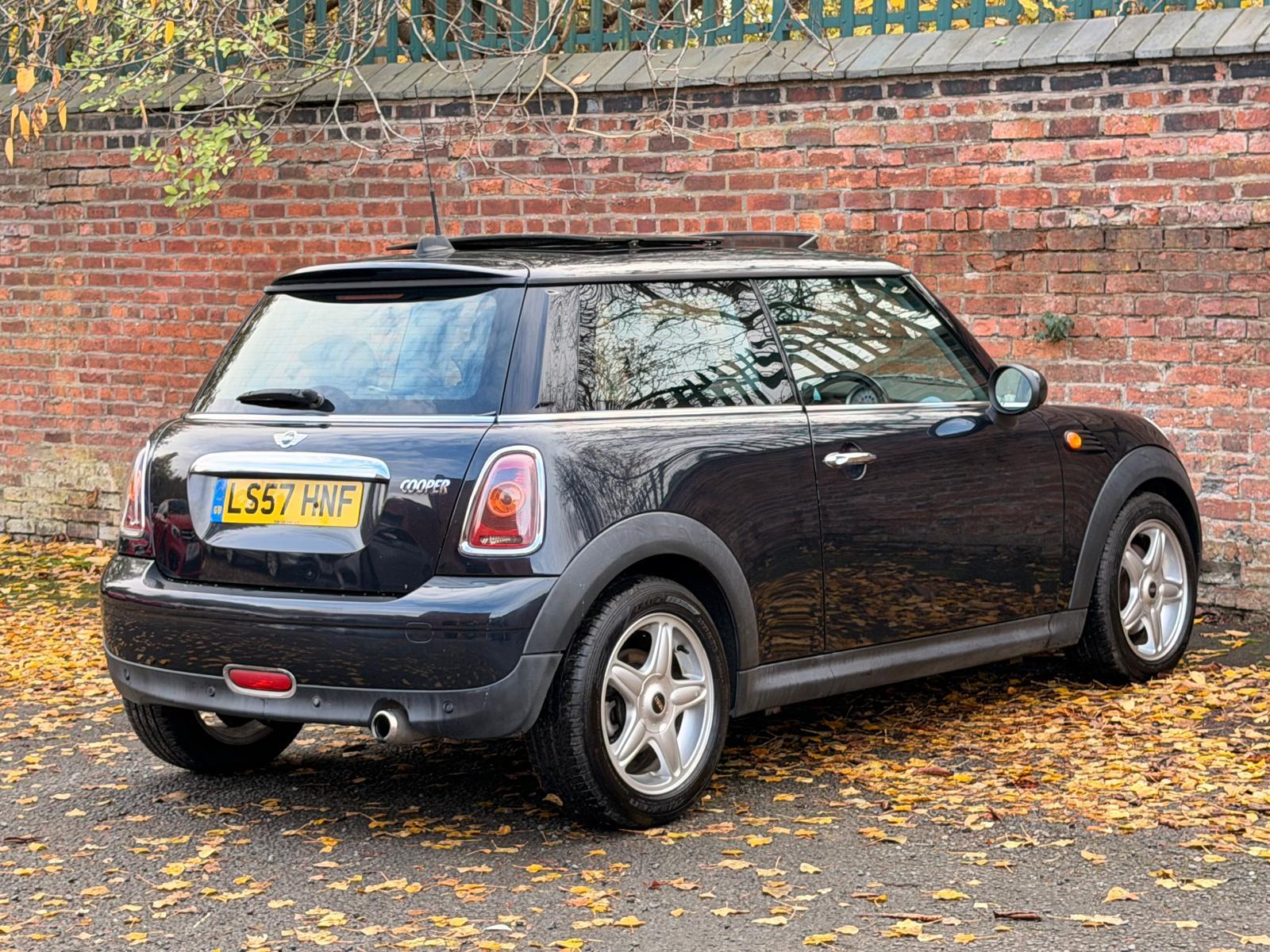 MINI Hatch 1.6 Cooper Hatchback 3dr Petrol Steptronic Euro 4 (120 ps)