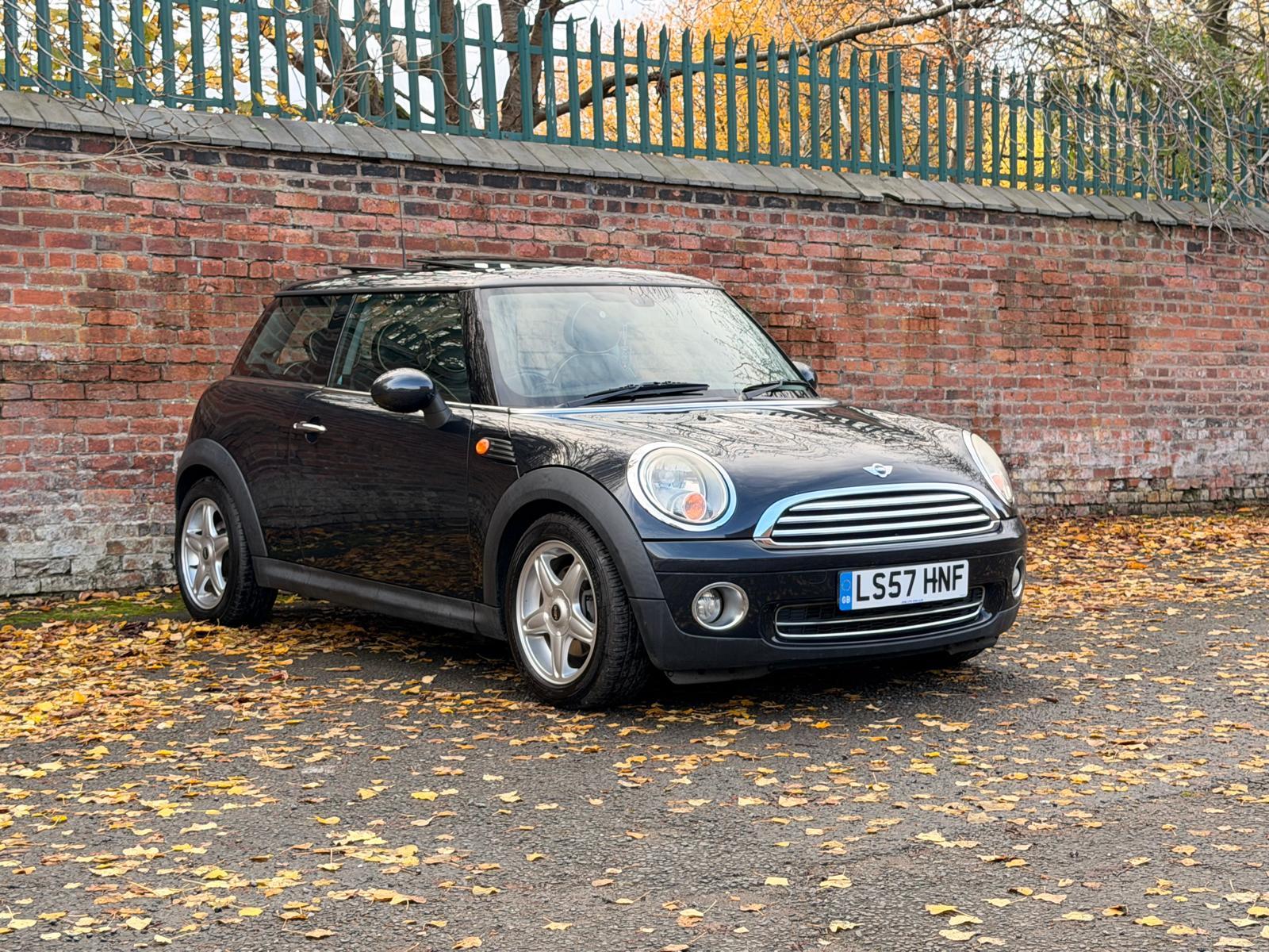 MINI Hatch 1.6 Cooper Hatchback 3dr Petrol Steptronic Euro 4 (120 ps)