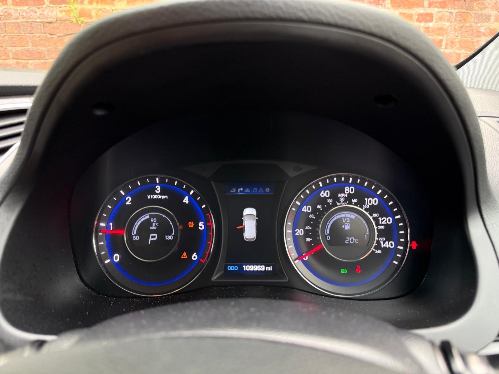 Hyundai i40 1.7 CRDi Blue Drive Premium Tourer 5dr Diesel DCT Euro 6 (s/s) (141 ps)