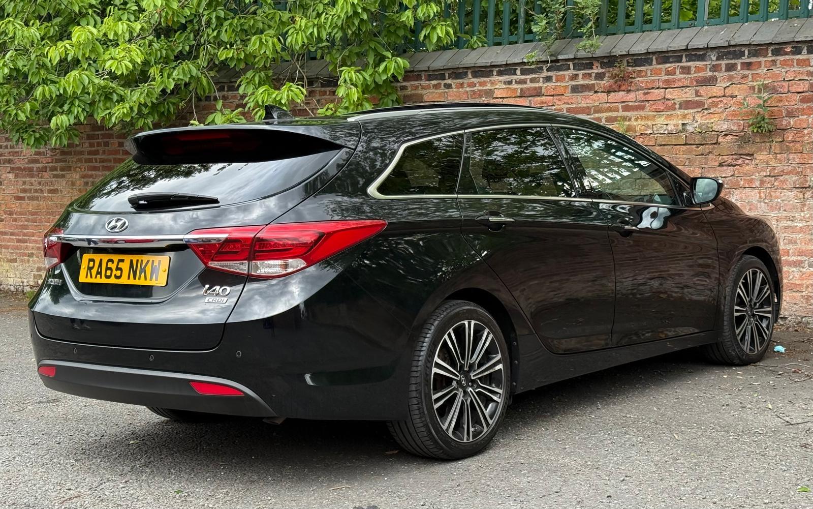 Hyundai i40 1.7 CRDi Blue Drive Premium Tourer 5dr Diesel DCT Euro 6 (s/s) (141 ps)