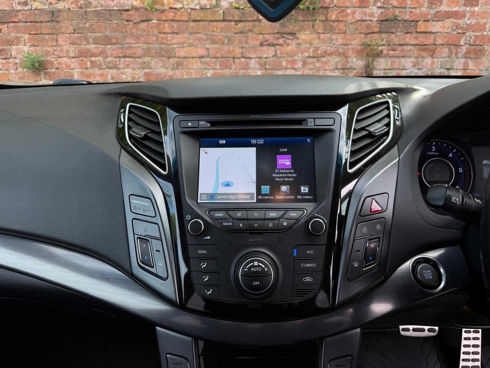 Hyundai i40 1.7 CRDi Blue Drive Premium Tourer 5dr Diesel DCT Euro 6 (s/s) (141 ps)