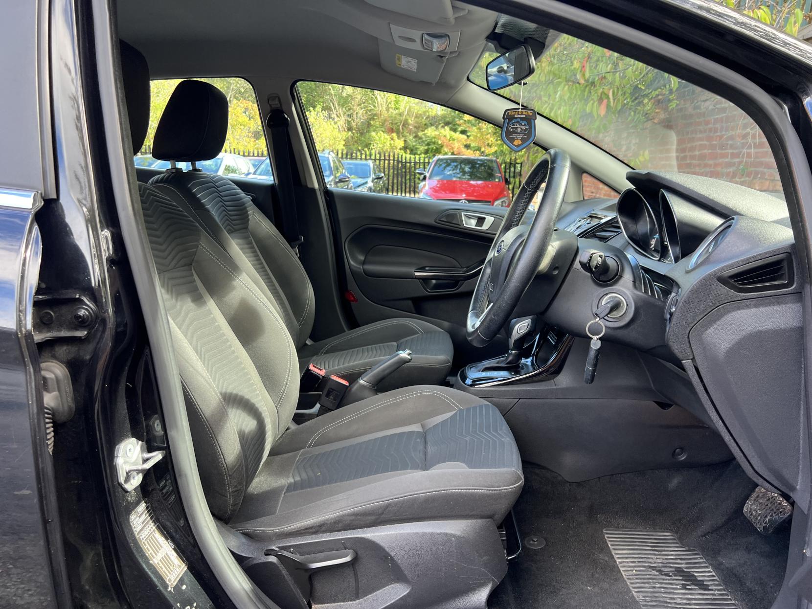 Ford Fiesta 1.0T EcoBoost Zetec Hatchback 5dr Petrol Powershift Euro 6 (100 ps)