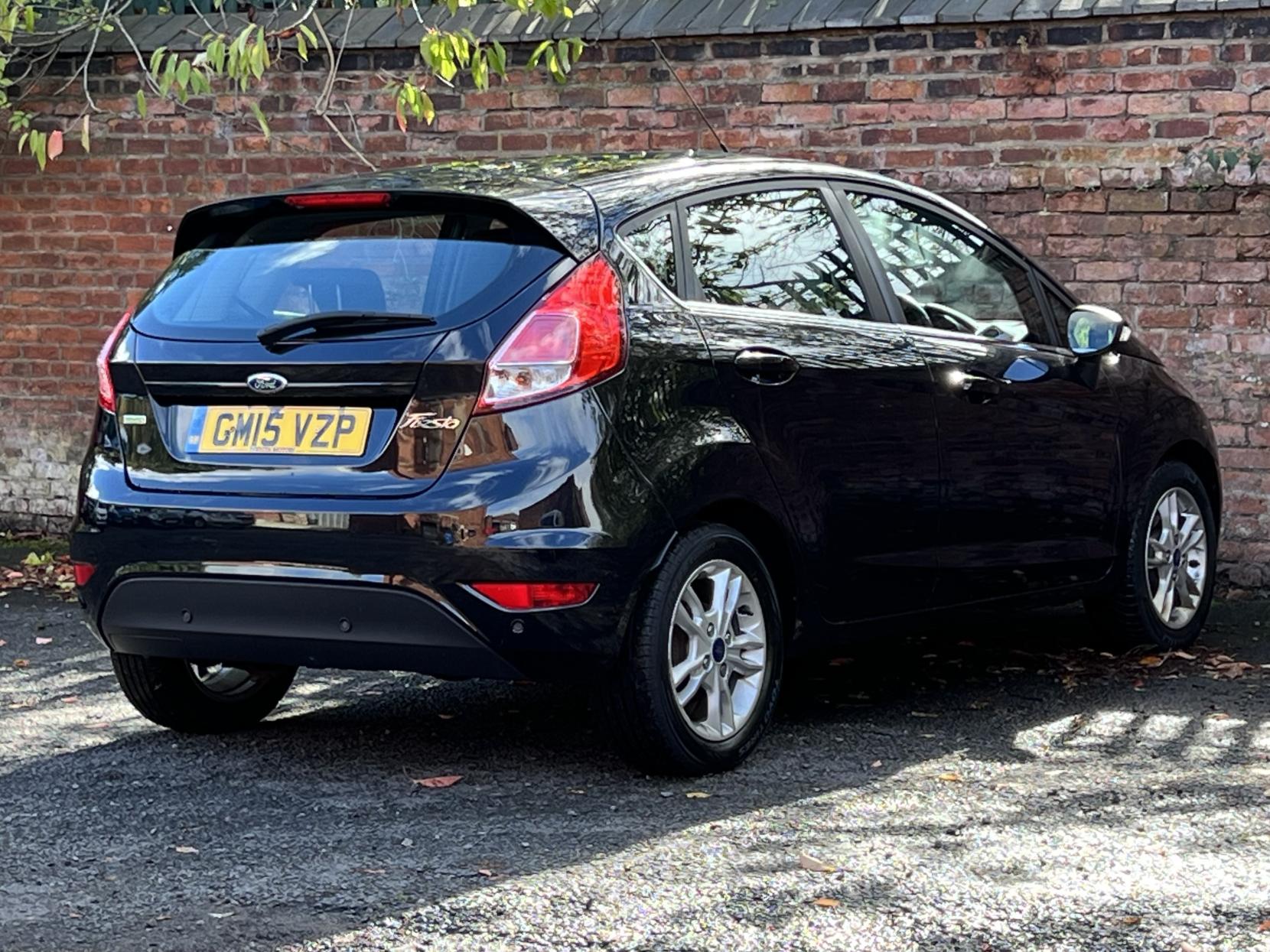 Ford Fiesta 1.0T EcoBoost Zetec Hatchback 5dr Petrol Powershift Euro 6 (100 ps)