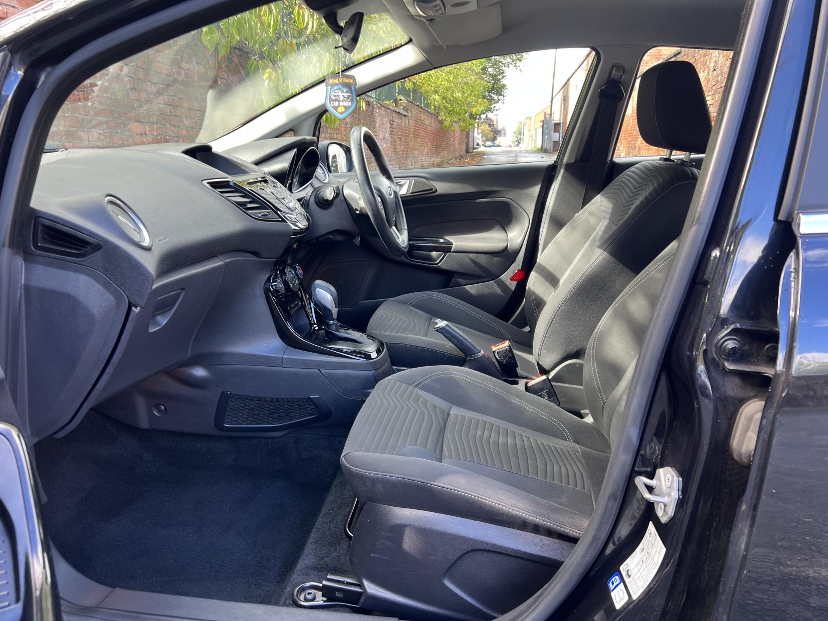 Ford Fiesta 1.0T EcoBoost Zetec Hatchback 5dr Petrol Powershift Euro 6 (100 ps)