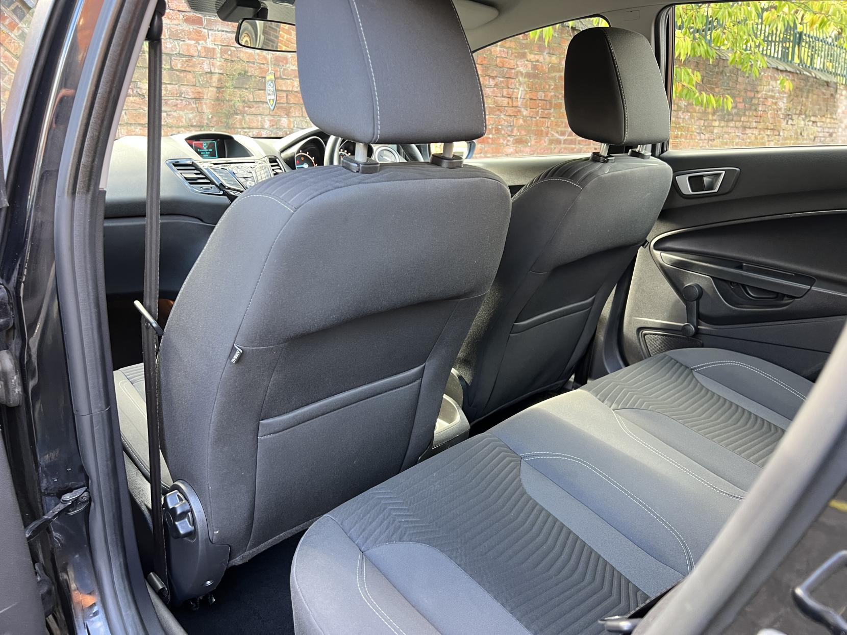 Ford Fiesta 1.0T EcoBoost Zetec Hatchback 5dr Petrol Powershift Euro 6 (100 ps)