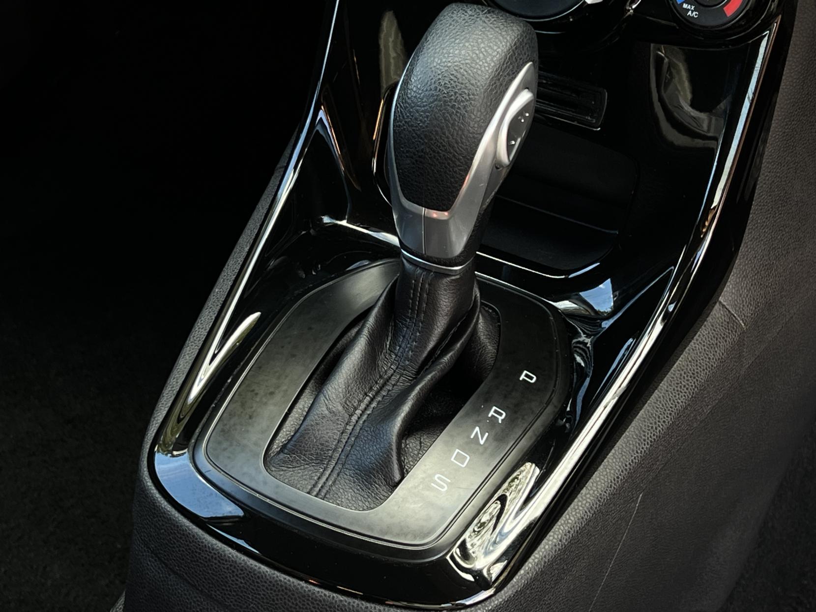 Ford Fiesta 1.0T EcoBoost Zetec Hatchback 5dr Petrol Powershift Euro 6 (100 ps)