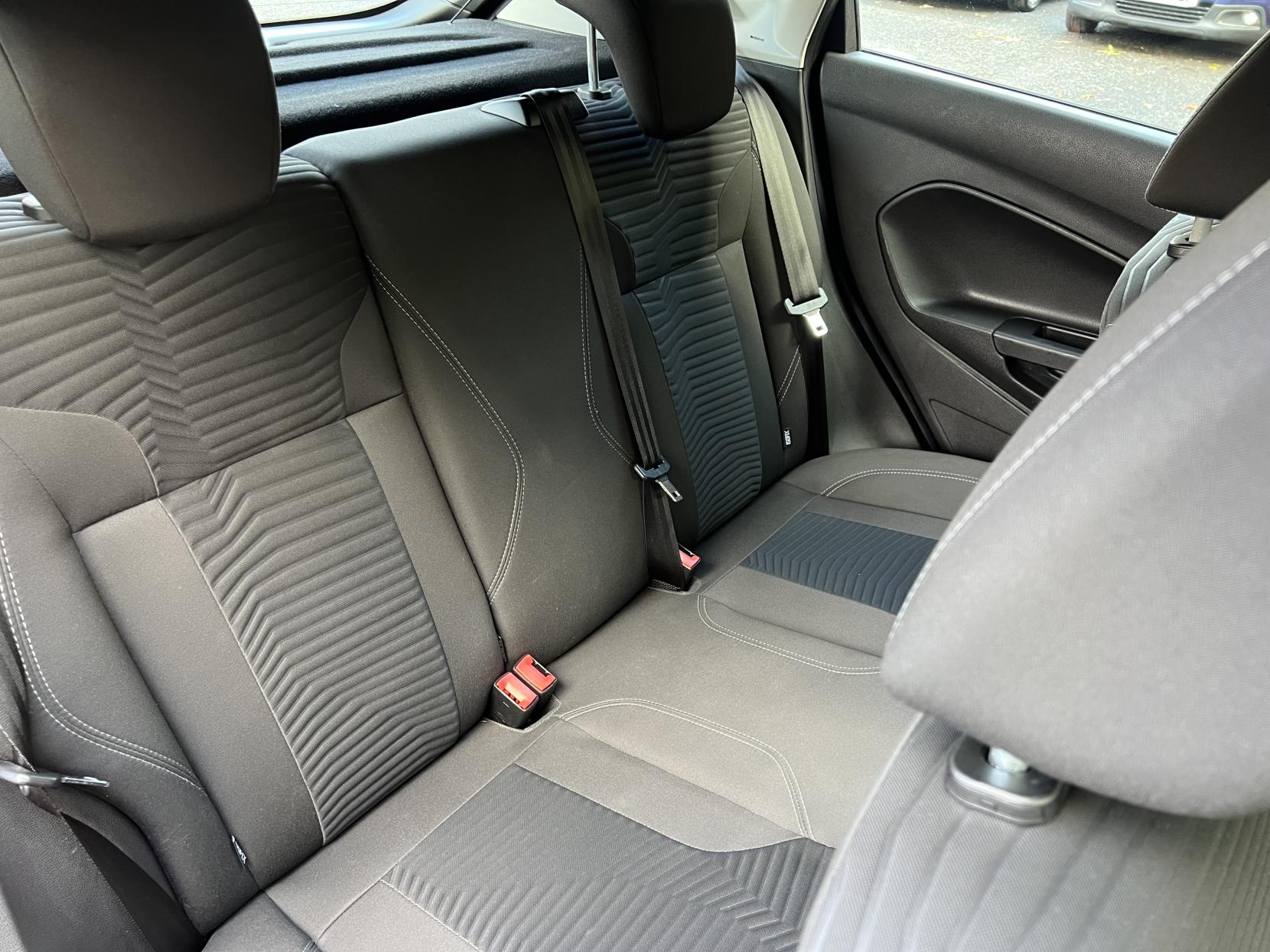 Ford Fiesta 1.0T EcoBoost Zetec Hatchback 5dr Petrol Powershift Euro 6 (100 ps)