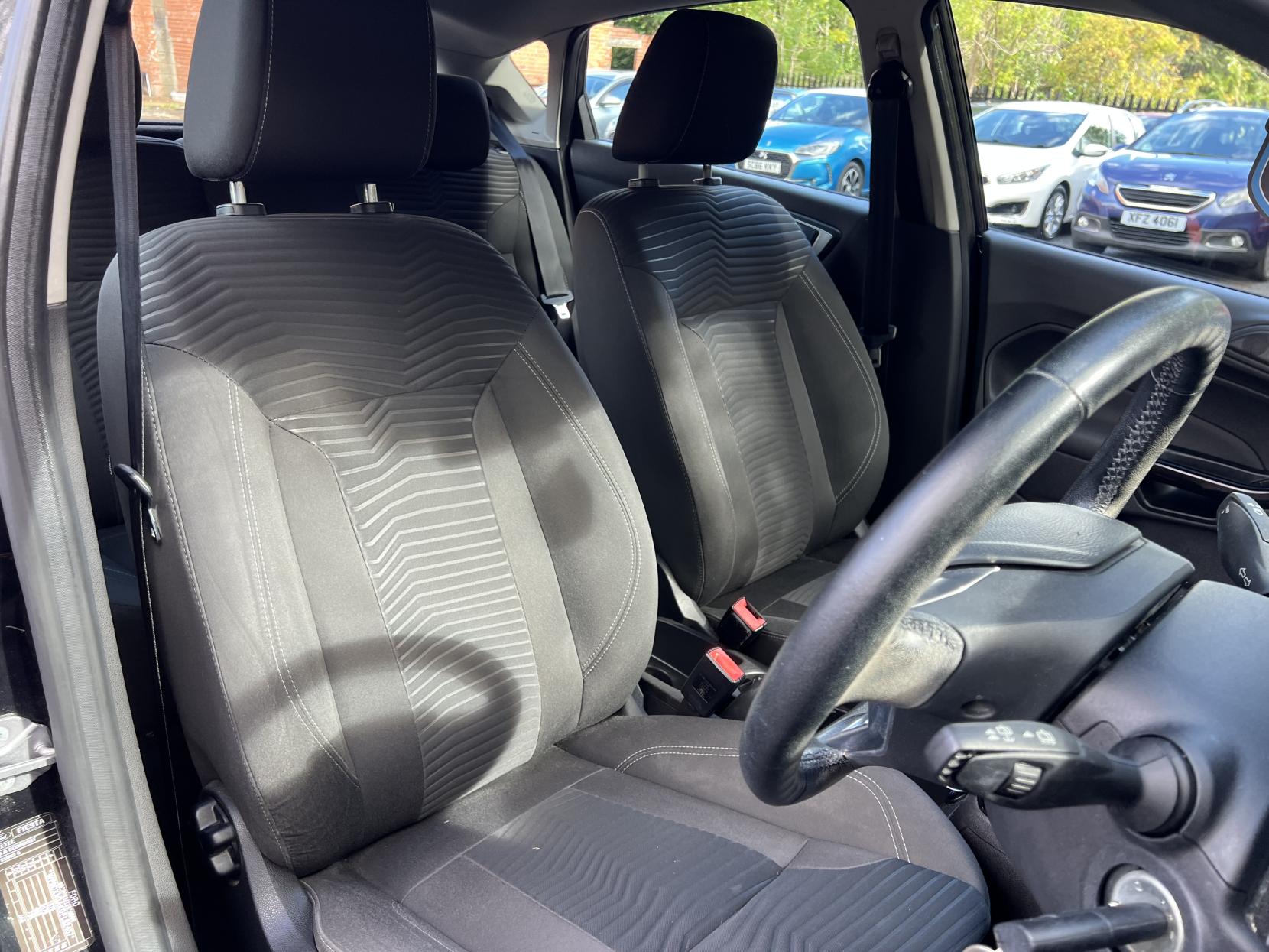 Ford Fiesta 1.0T EcoBoost Zetec Hatchback 5dr Petrol Powershift Euro 6 (100 ps)