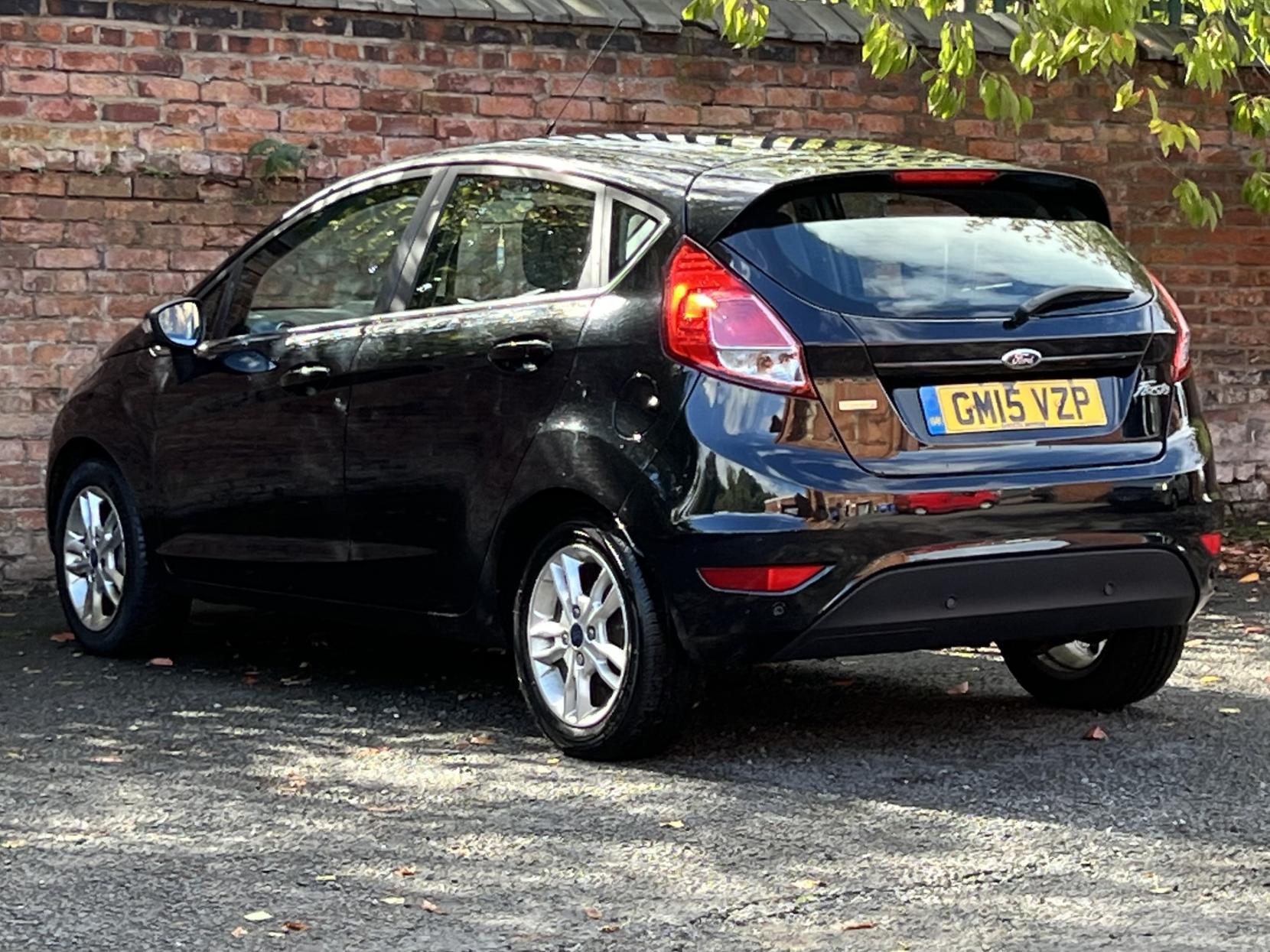 Ford Fiesta 1.0T EcoBoost Zetec Hatchback 5dr Petrol Powershift Euro 6 (100 ps)