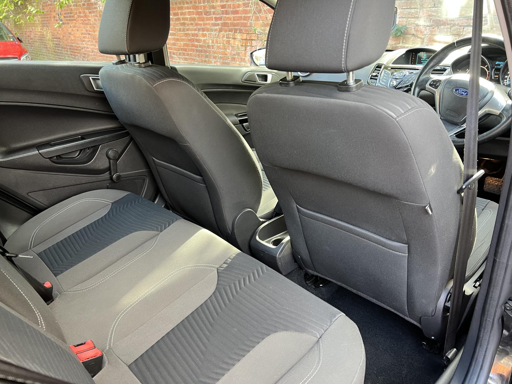 Ford Fiesta 1.0T EcoBoost Zetec Hatchback 5dr Petrol Powershift Euro 6 (100 ps)