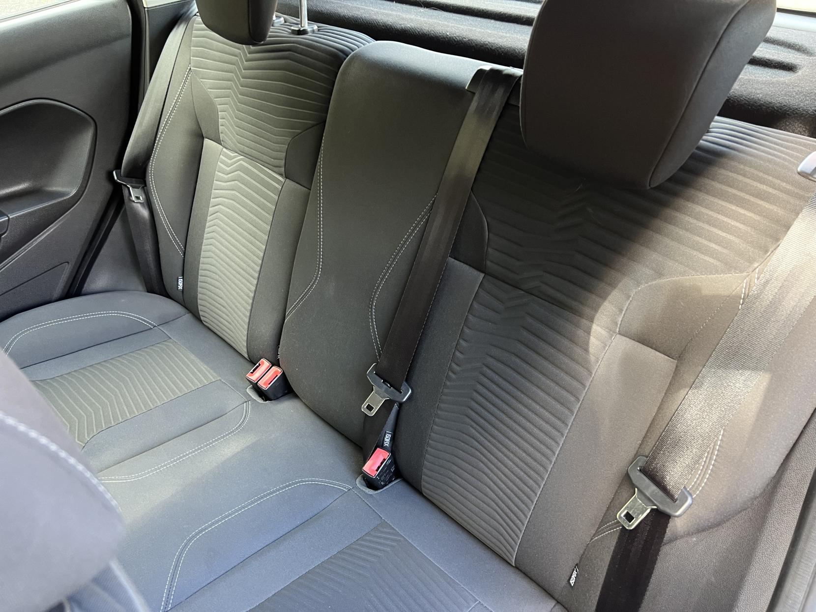 Ford Fiesta 1.0T EcoBoost Zetec Hatchback 5dr Petrol Powershift Euro 6 (100 ps)