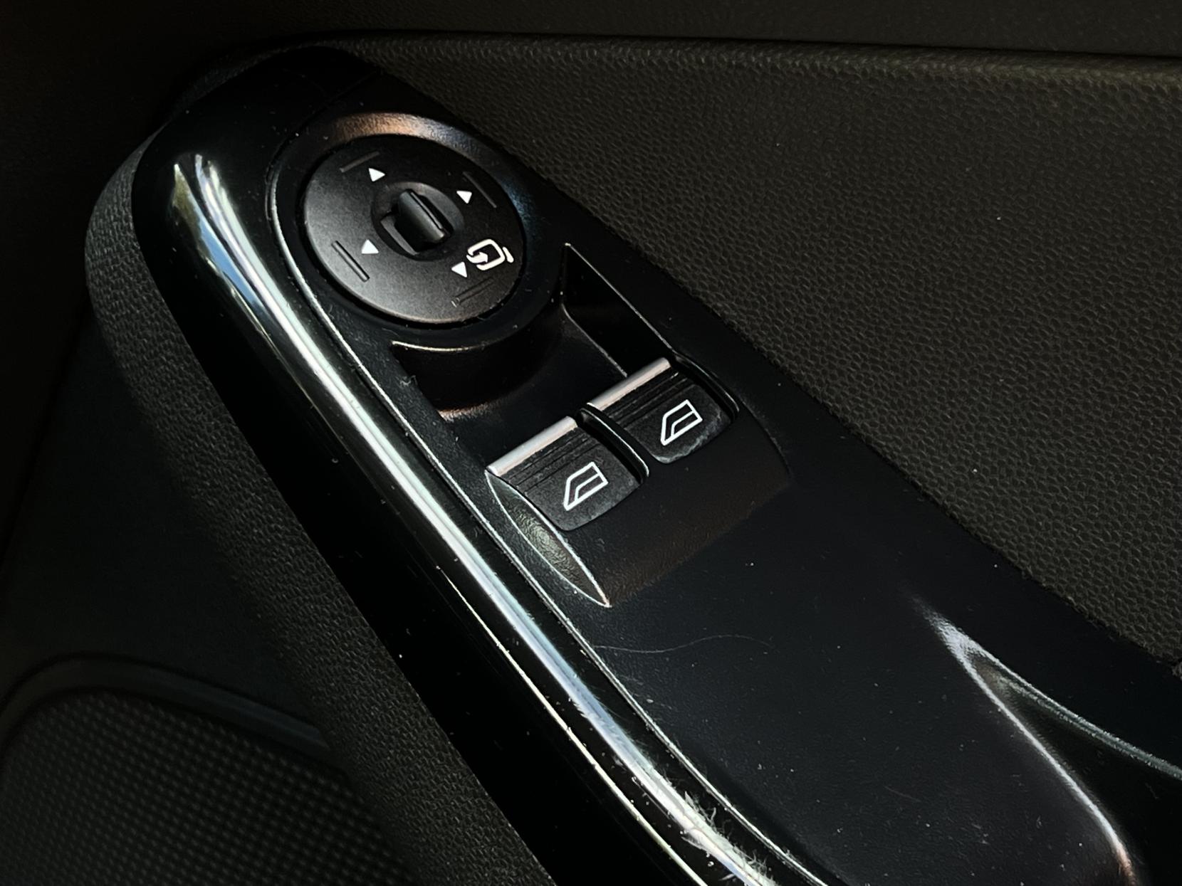 Ford Fiesta 1.0T EcoBoost Zetec Hatchback 5dr Petrol Powershift Euro 6 (100 ps)