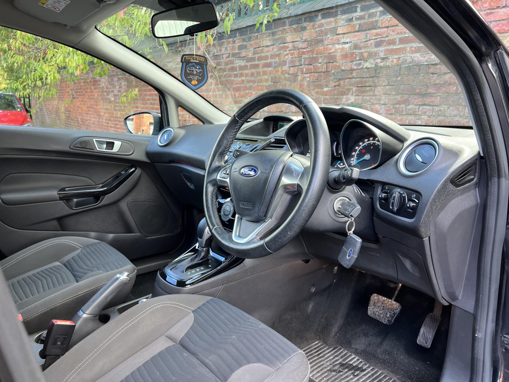 Ford Fiesta 1.0T EcoBoost Zetec Hatchback 5dr Petrol Powershift Euro 6 (100 ps)