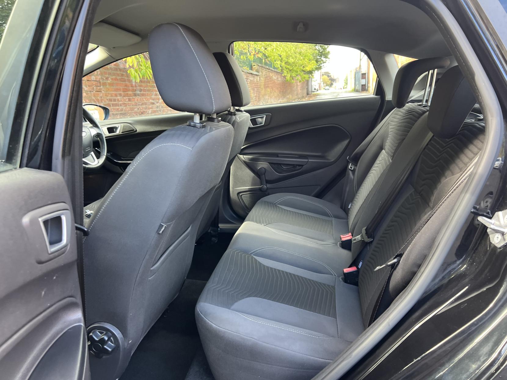 Ford Fiesta 1.0T EcoBoost Zetec Hatchback 5dr Petrol Powershift Euro 6 (100 ps)