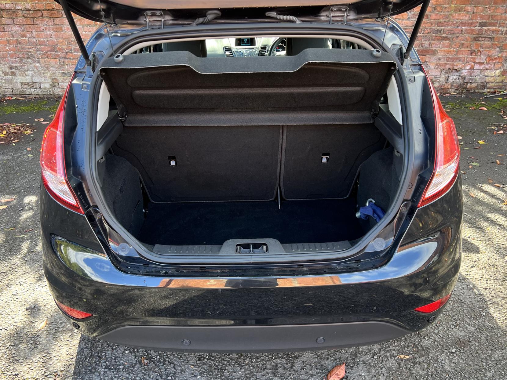 Ford Fiesta 1.0T EcoBoost Zetec Hatchback 5dr Petrol Powershift Euro 6 (100 ps)