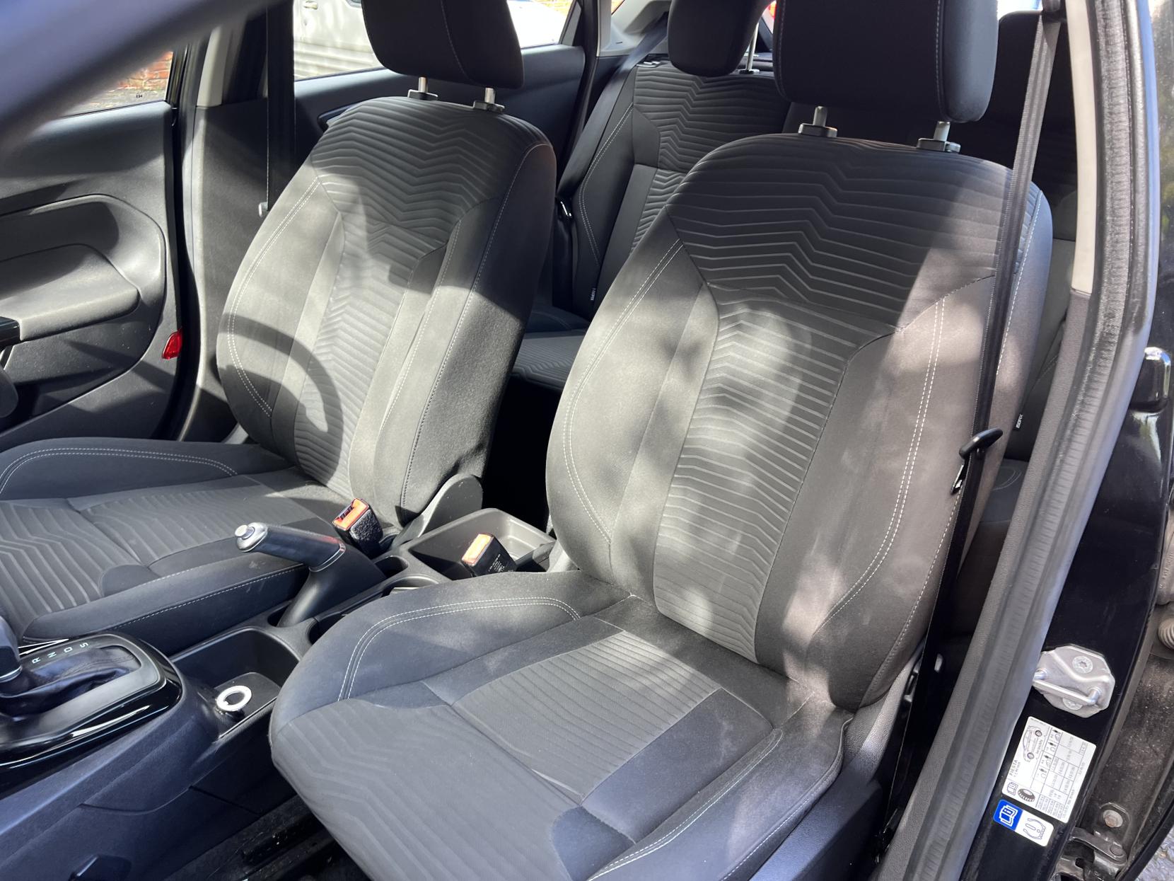 Ford Fiesta 1.0T EcoBoost Zetec Hatchback 5dr Petrol Powershift Euro 6 (100 ps)