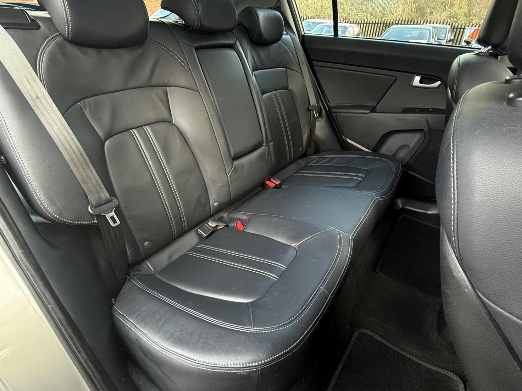 Kia Sportage 2.0 CRDi KX-3 SUV 5dr Diesel Auto AWD Euro 5 (134 bhp)