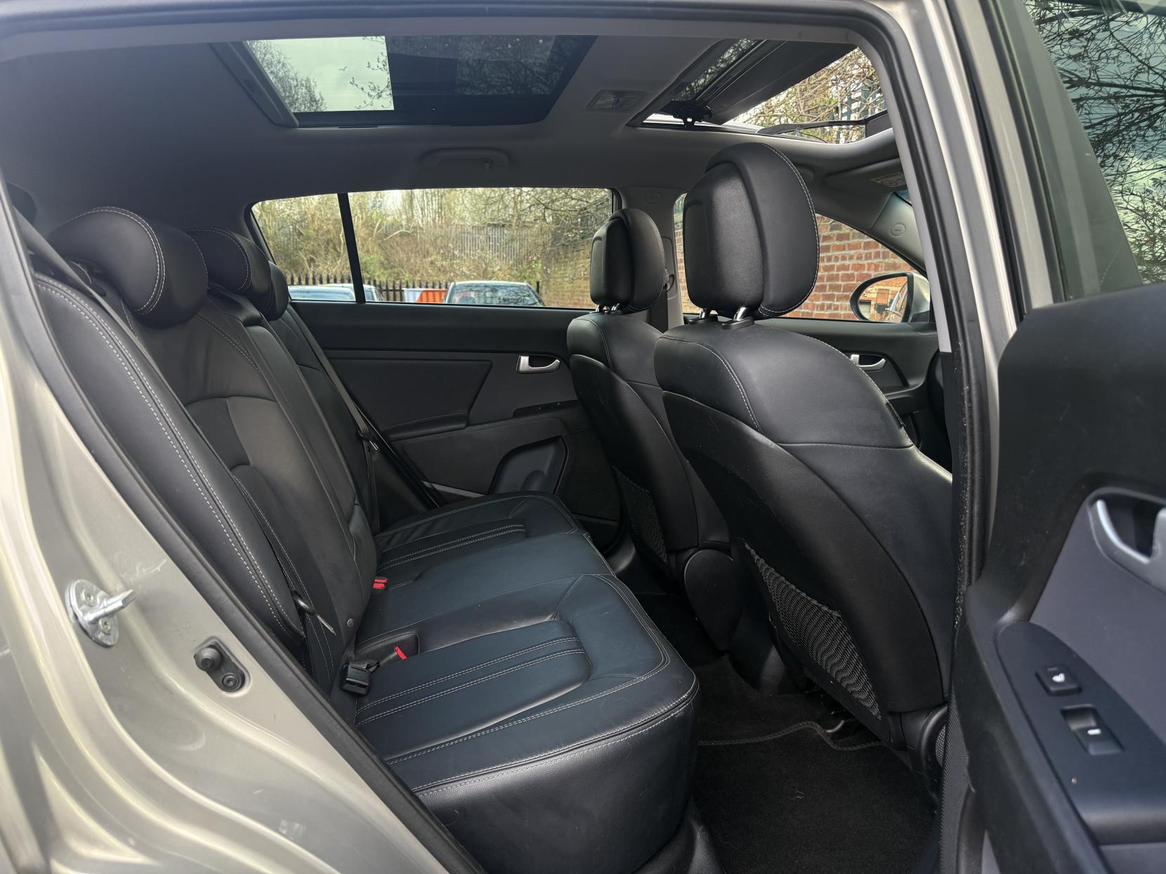 Kia Sportage 2.0 CRDi KX-3 SUV 5dr Diesel Auto AWD Euro 5 (134 bhp)