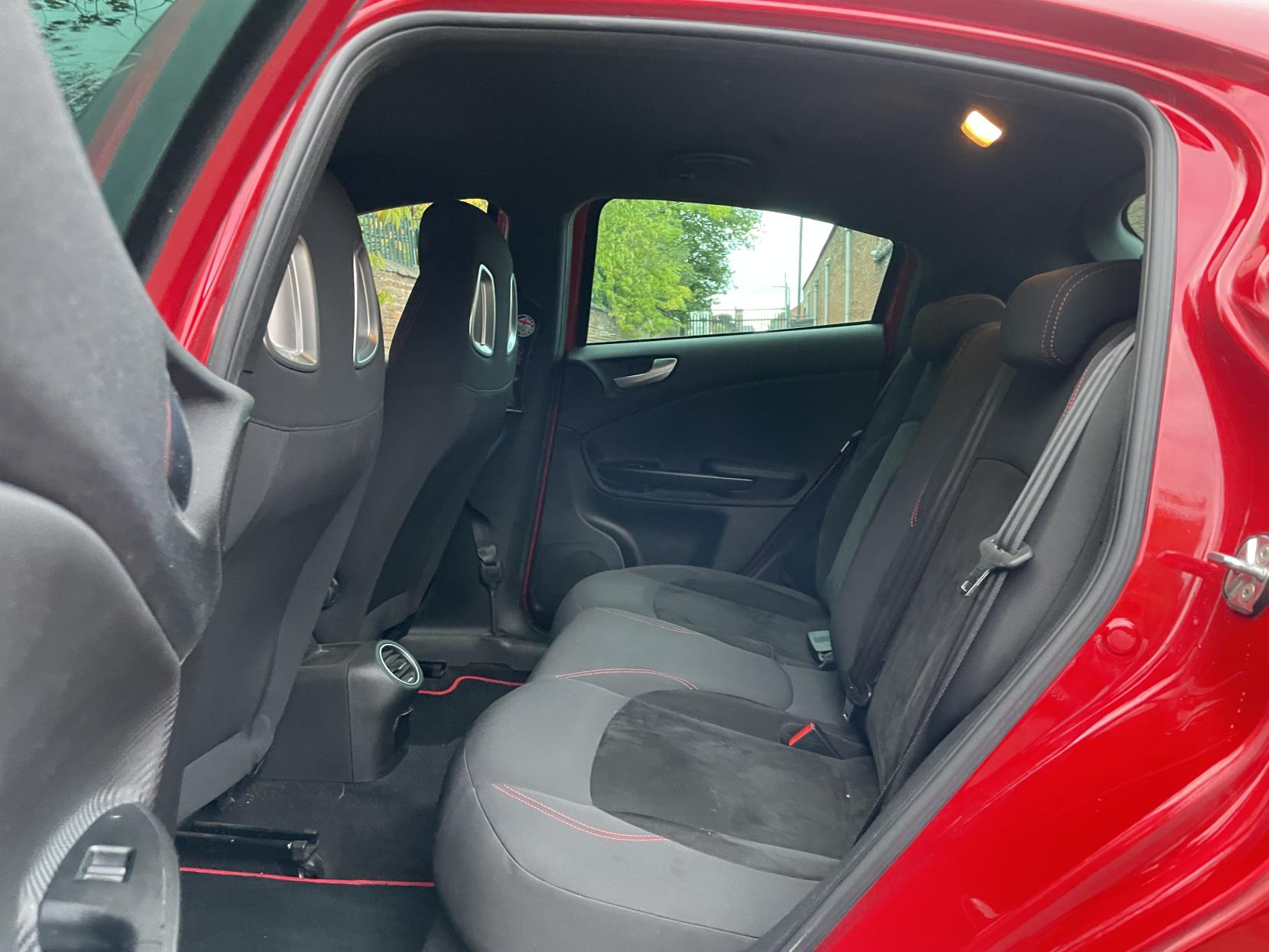 Alfa Romeo Giulietta 2.0 JTDM-2 Sprint Speciale Hatchback 5dr Diesel TCT Euro 6 (s/s) (175 bhp)