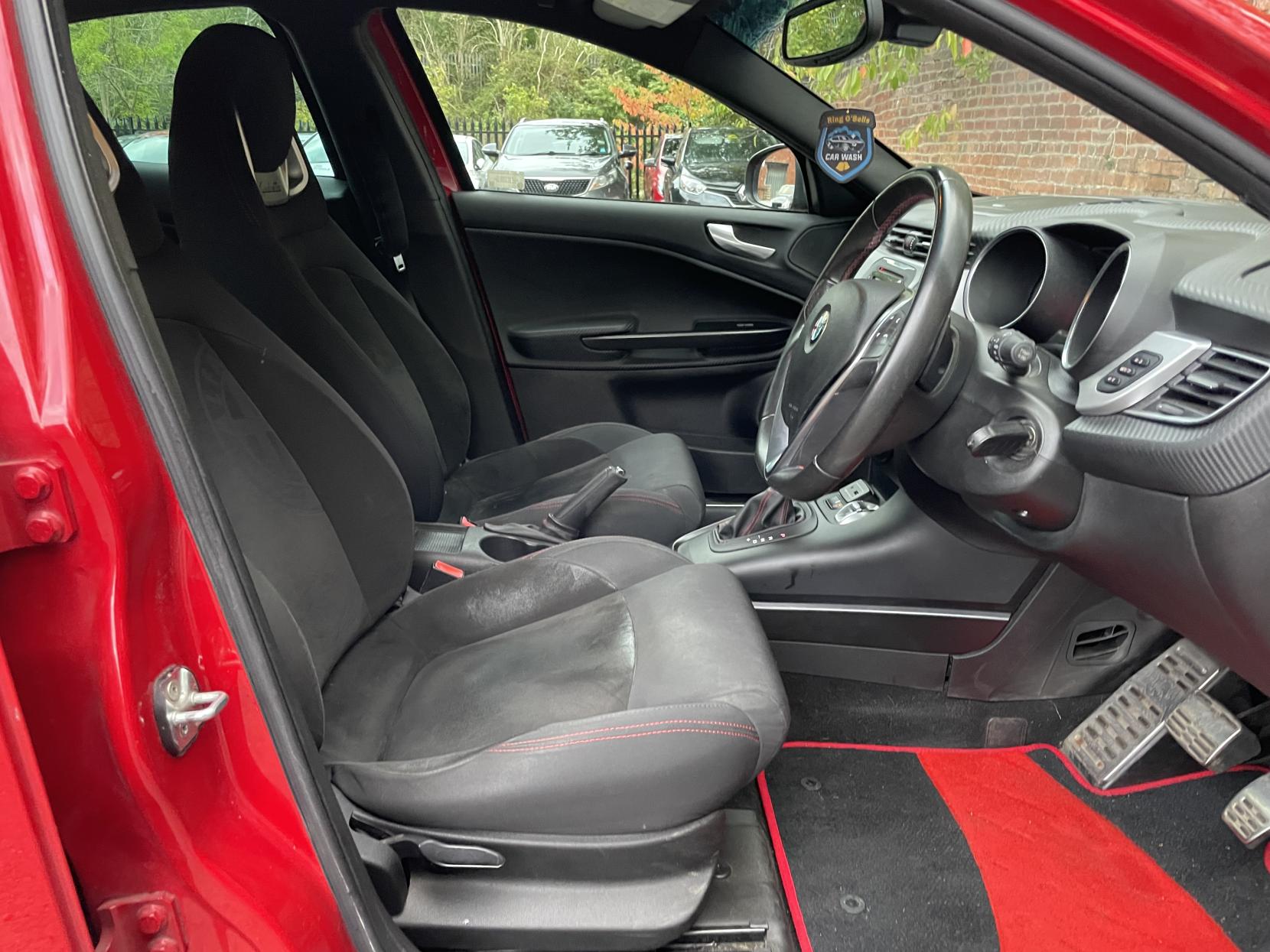 Alfa Romeo Giulietta 2.0 JTDM-2 Sprint Speciale Hatchback 5dr Diesel TCT Euro 6 (s/s) (175 bhp)