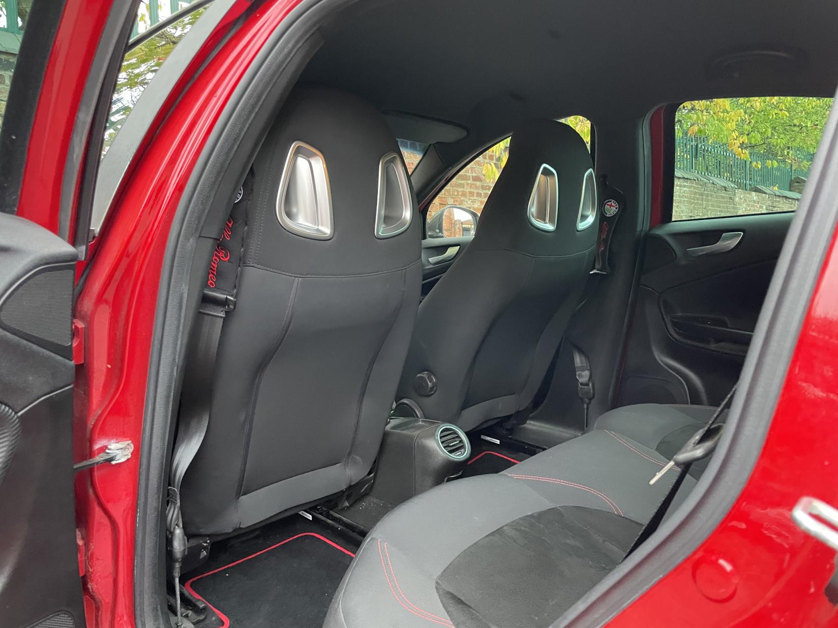 Alfa Romeo Giulietta 2.0 JTDM-2 Sprint Speciale Hatchback 5dr Diesel TCT Euro 6 (s/s) (175 bhp)