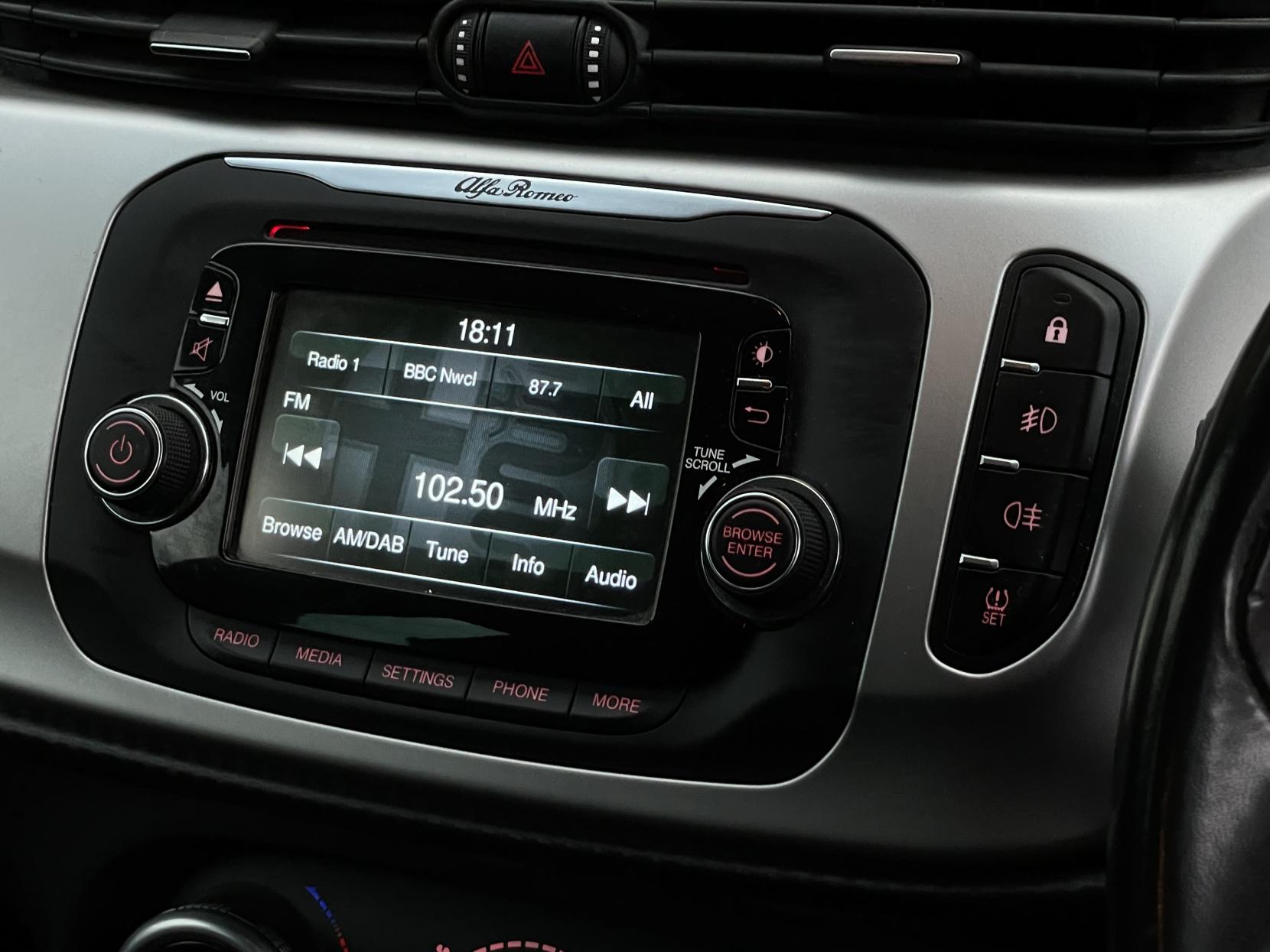 Alfa Romeo Giulietta 2.0 JTDM-2 Sprint Speciale Hatchback 5dr Diesel TCT Euro 6 (s/s) (175 bhp)