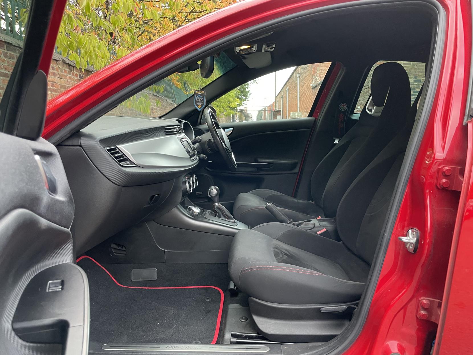 Alfa Romeo Giulietta 2.0 JTDM-2 Sprint Speciale Hatchback 5dr Diesel TCT Euro 6 (s/s) (175 bhp)