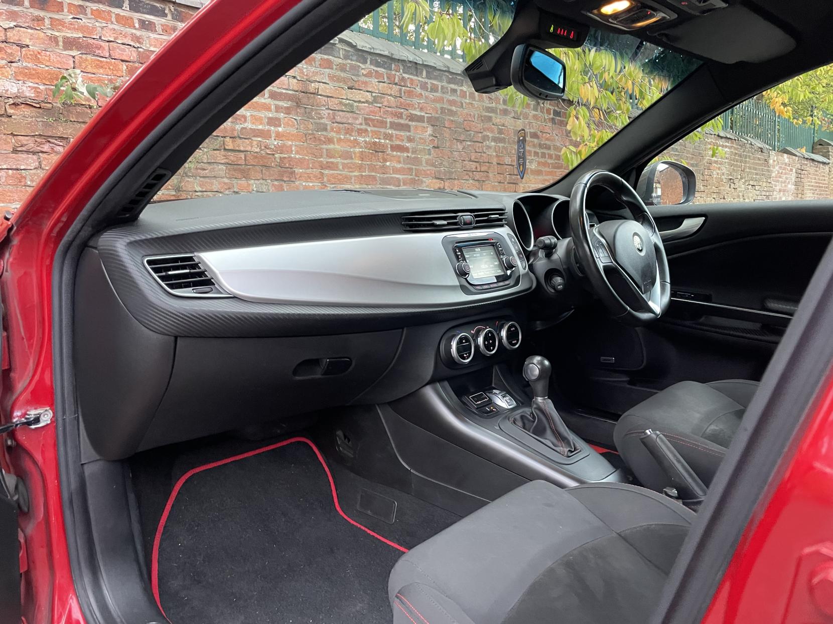 Alfa Romeo Giulietta 2.0 JTDM-2 Sprint Speciale Hatchback 5dr Diesel TCT Euro 6 (s/s) (175 bhp)