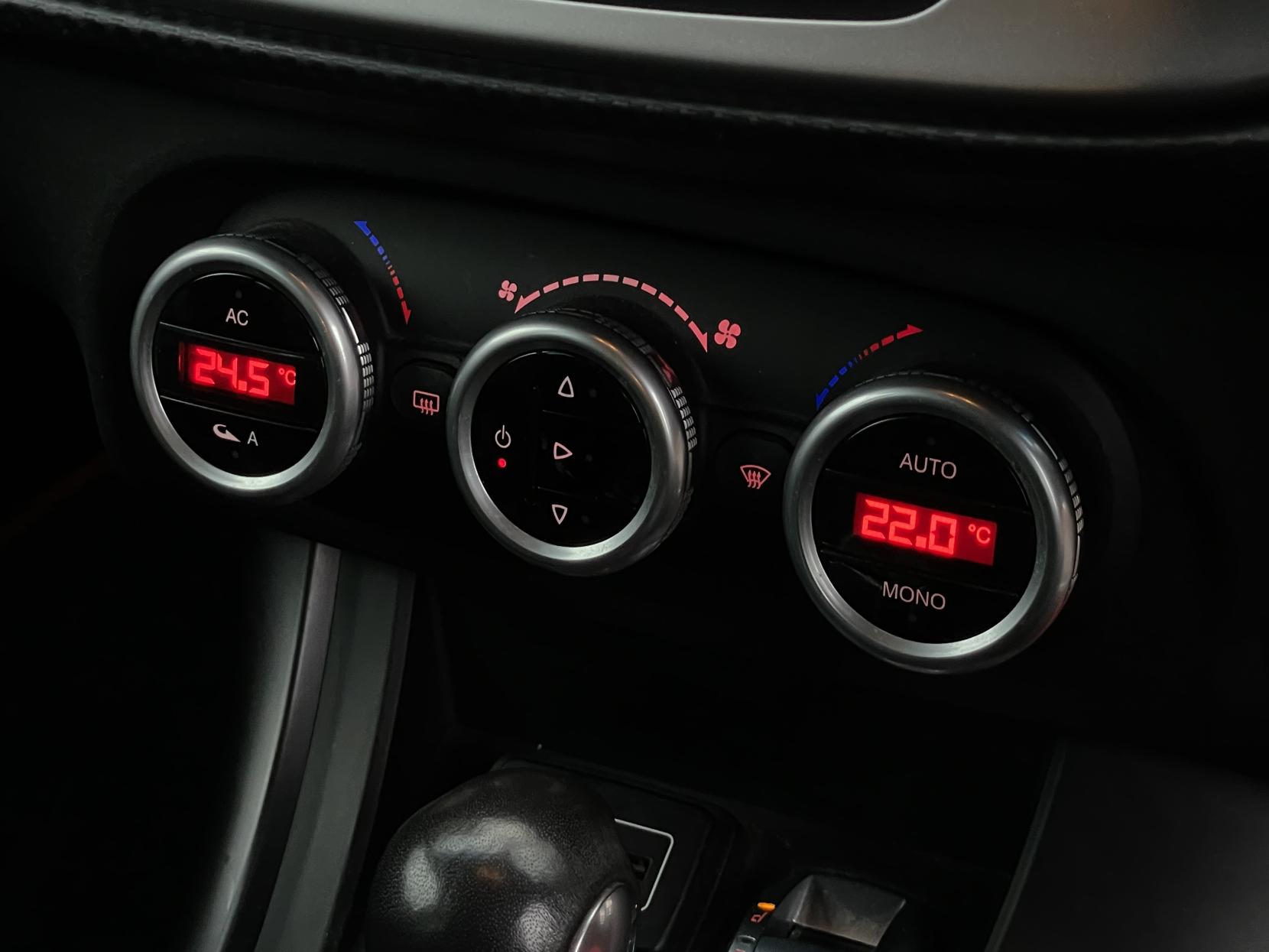 Alfa Romeo Giulietta 2.0 JTDM-2 Sprint Speciale Hatchback 5dr Diesel TCT Euro 6 (s/s) (175 bhp)