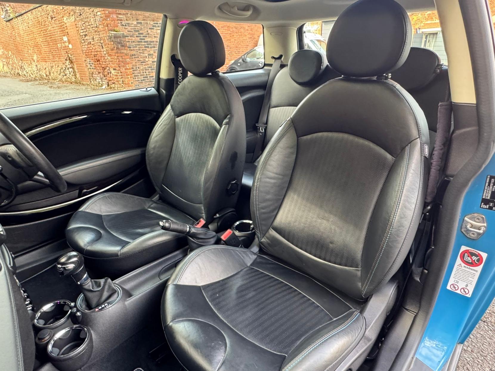 MINI Hatch 2.0 Cooper D Bayswater Hatchback 3dr Diesel Auto Euro 5 (112 ps)