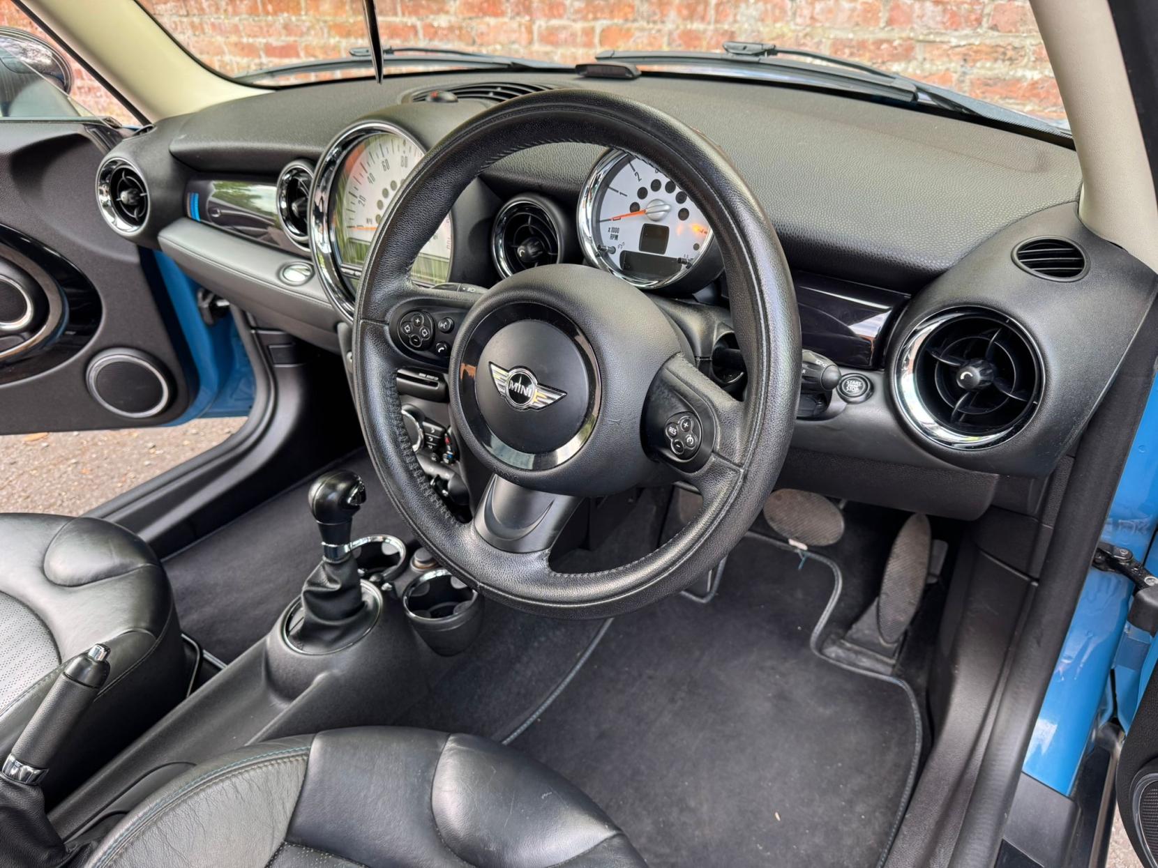 MINI Hatch 2.0 Cooper D Bayswater Hatchback 3dr Diesel Auto Euro 5 (112 ps)