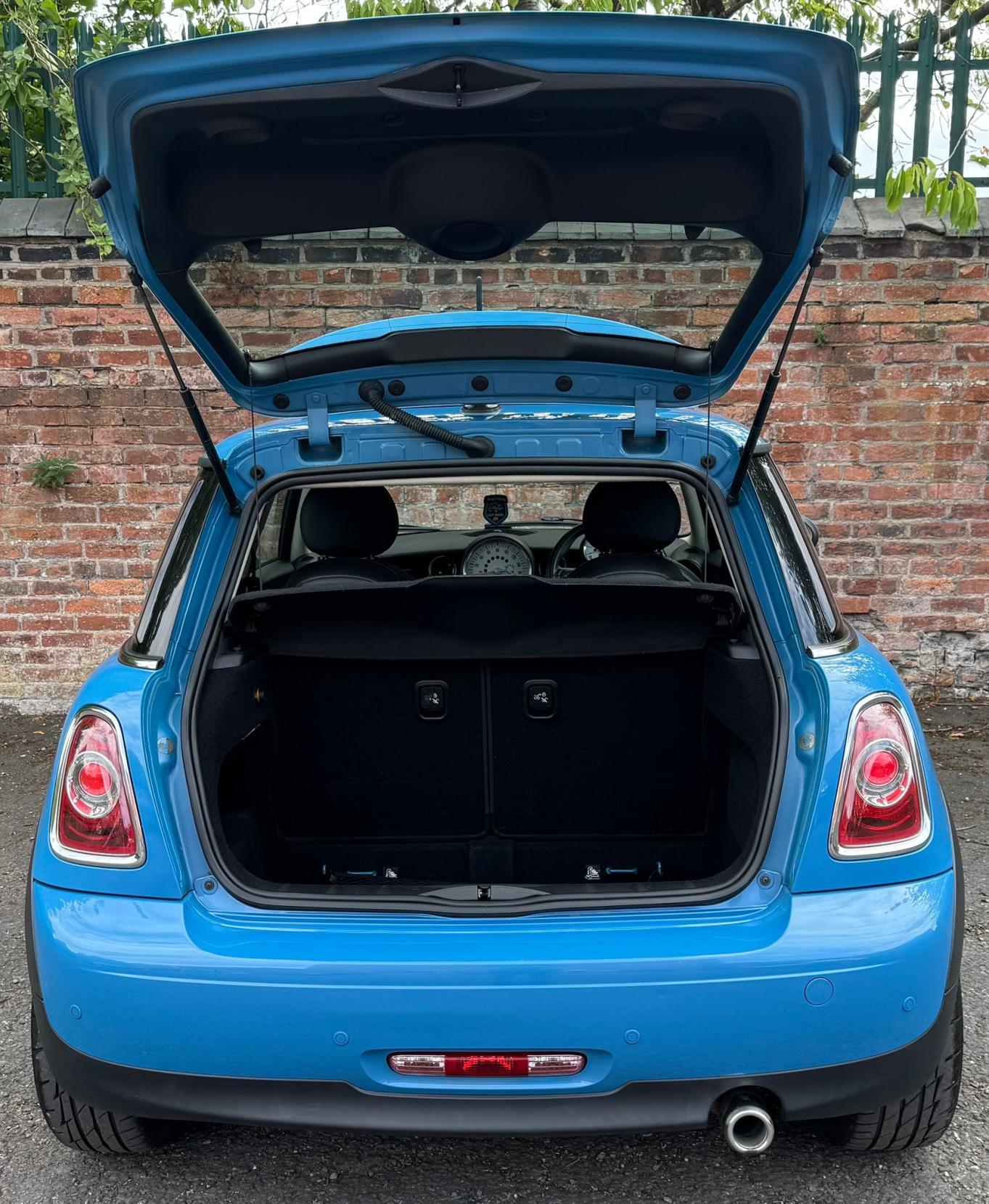 MINI Hatch 2.0 Cooper D Bayswater Hatchback 3dr Diesel Auto Euro 5 (112 ps)