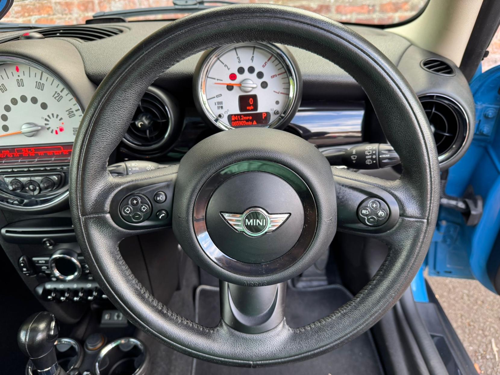 MINI Hatch 2.0 Cooper D Bayswater Hatchback 3dr Diesel Auto Euro 5 (112 ps)