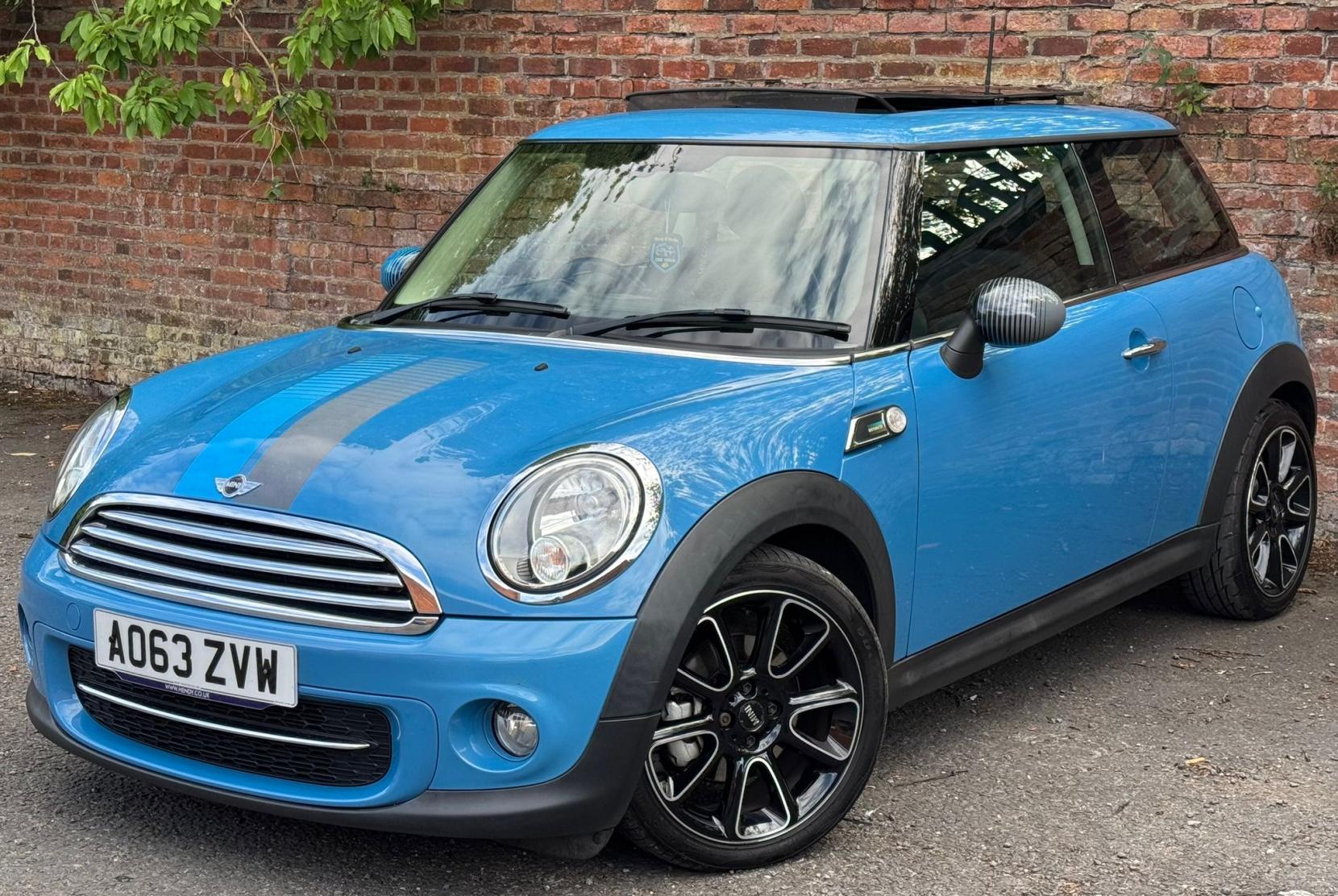 MINI Hatch 2.0 Cooper D Bayswater Hatchback 3dr Diesel Auto Euro 5 (112 ps)