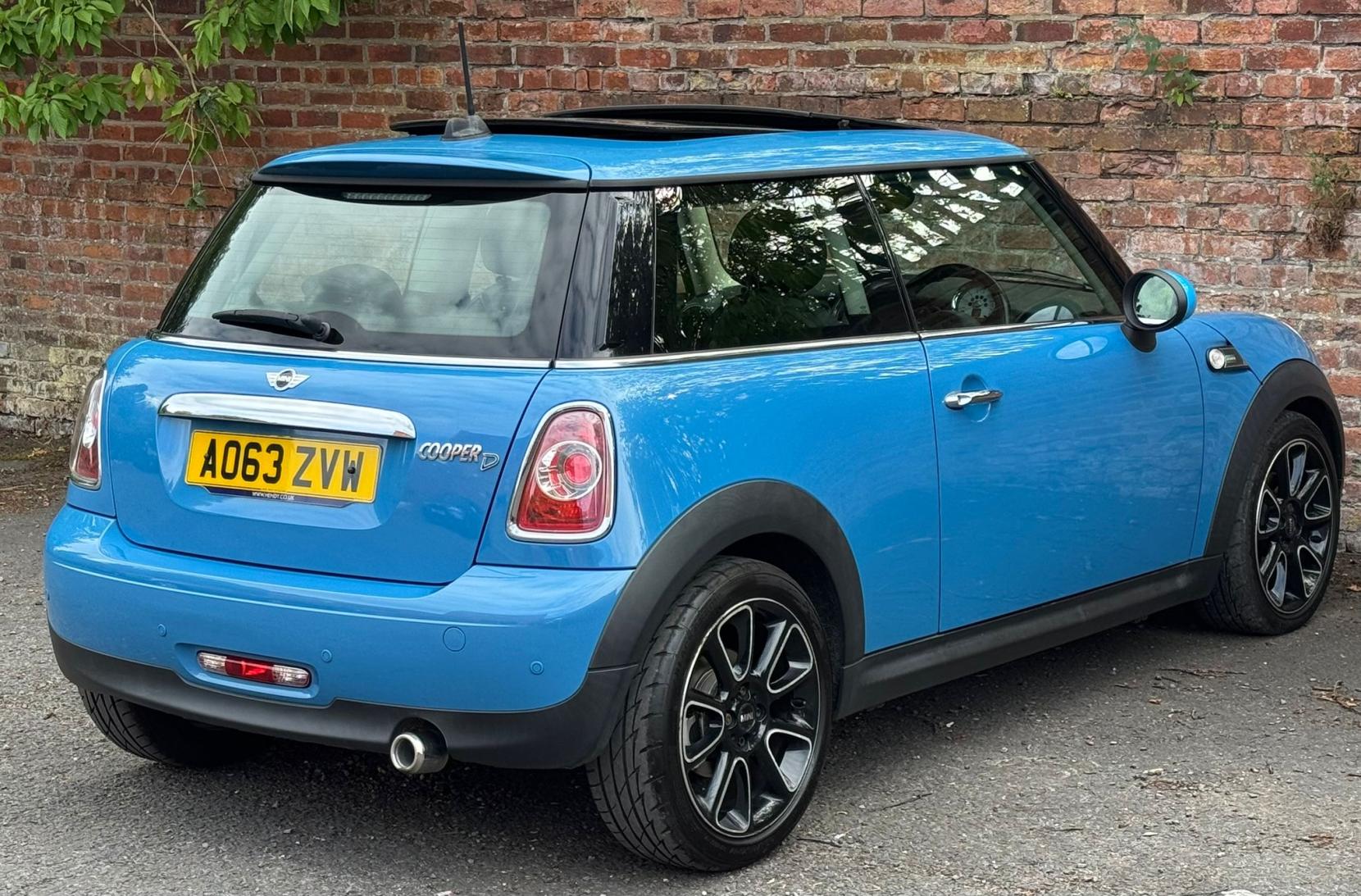 MINI Hatch 2.0 Cooper D Bayswater Hatchback 3dr Diesel Auto Euro 5 (112 ps)
