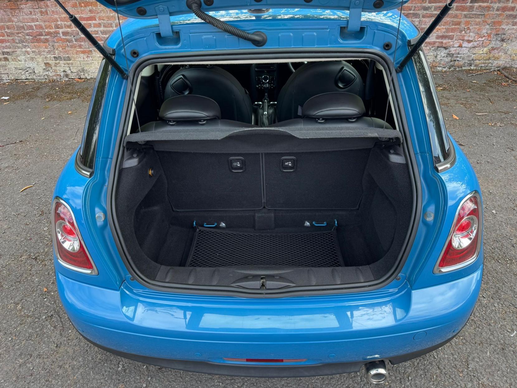MINI Hatch 2.0 Cooper D Bayswater Hatchback 3dr Diesel Auto Euro 5 (112 ps)