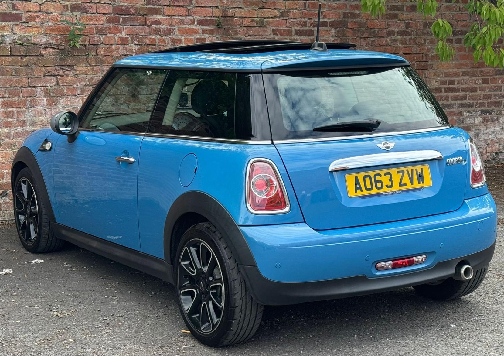 MINI Hatch 2.0 Cooper D Bayswater Hatchback 3dr Diesel Auto Euro 5 (112 ps)